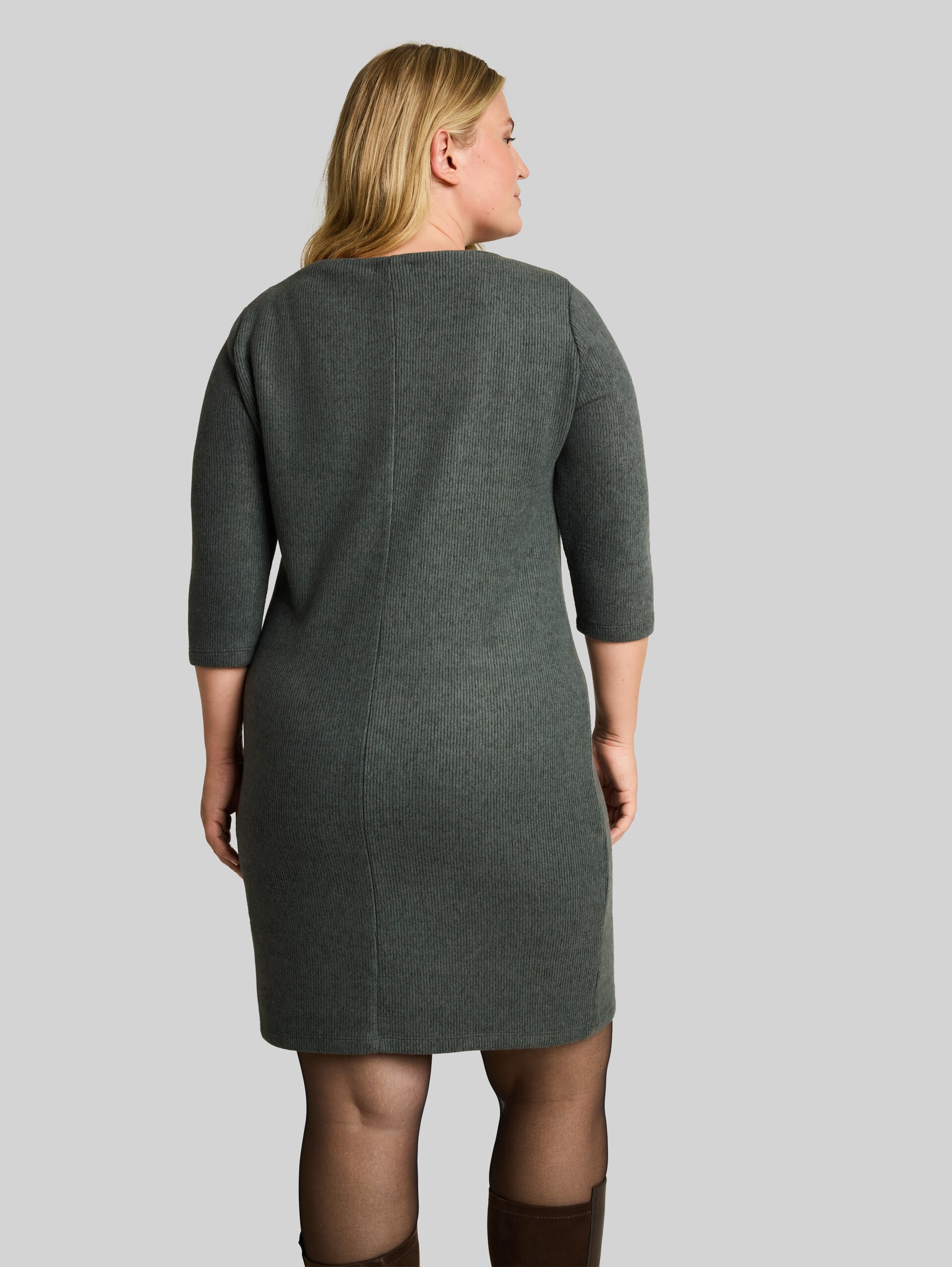 Plus Size - Robe confortable à effet chiné - dark olive melange - Vue arrière du modèle