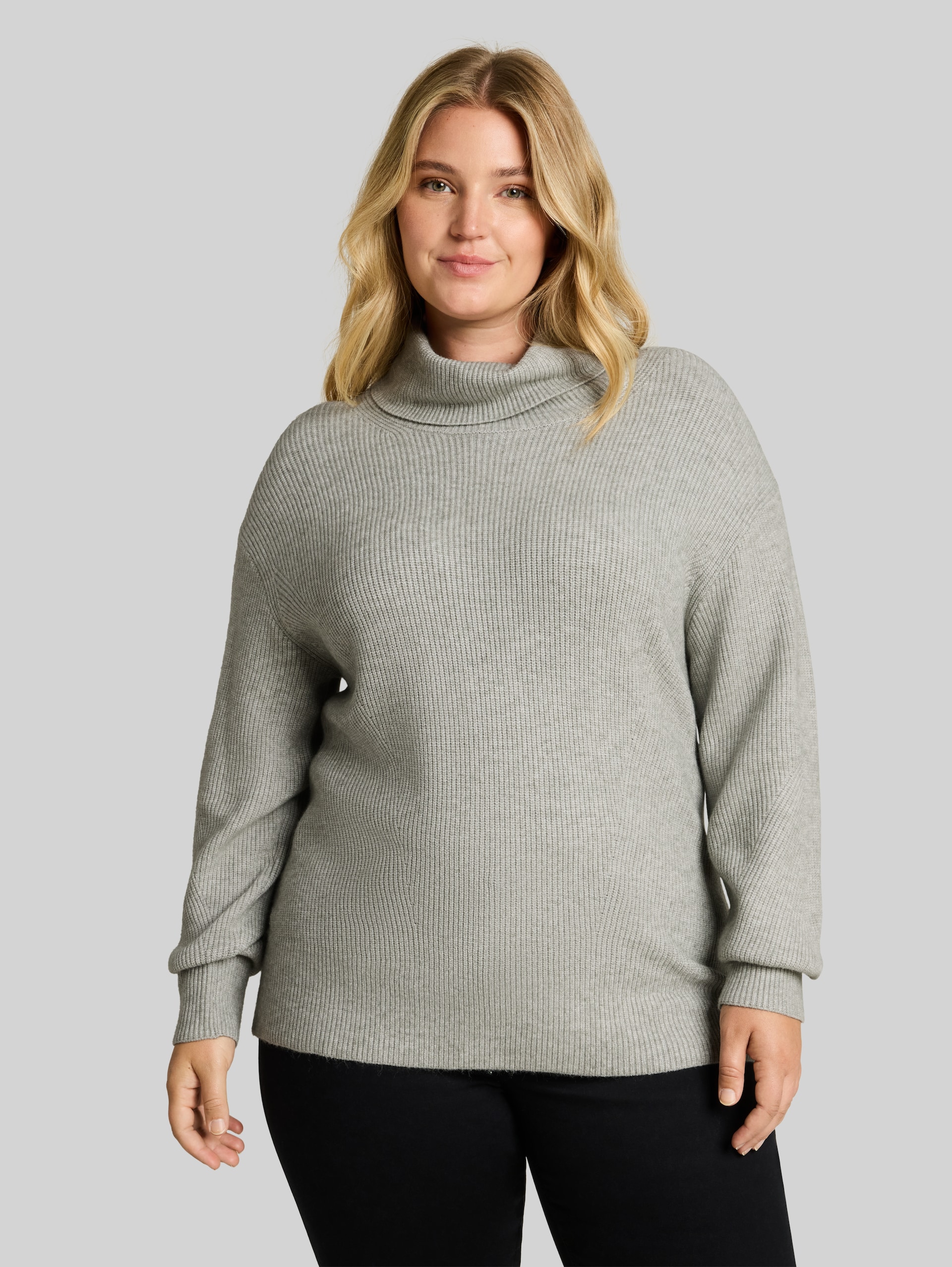 Plus Size - Oversize Rollkragenpullover - soft grey melange - Ausschnitt Model-Vorderansicht