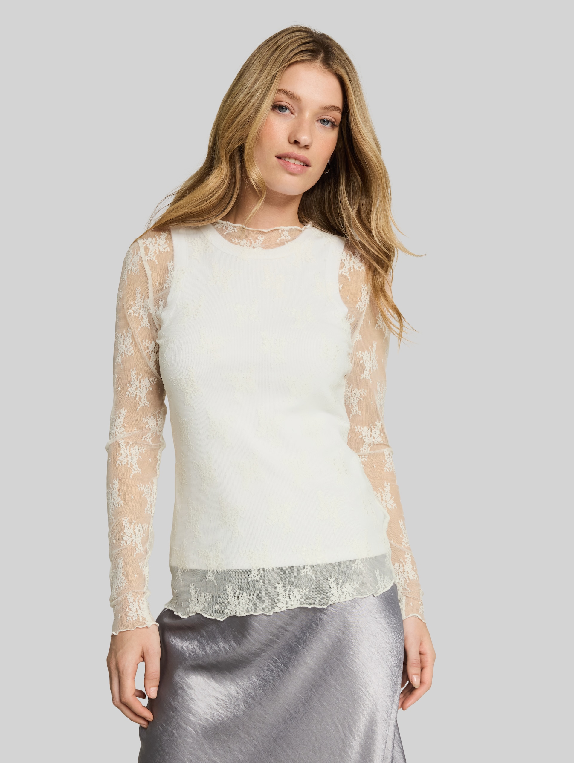 T-shirt à manches longues coupe slim en dentelle - off white - Découpe Vue de face du modèle