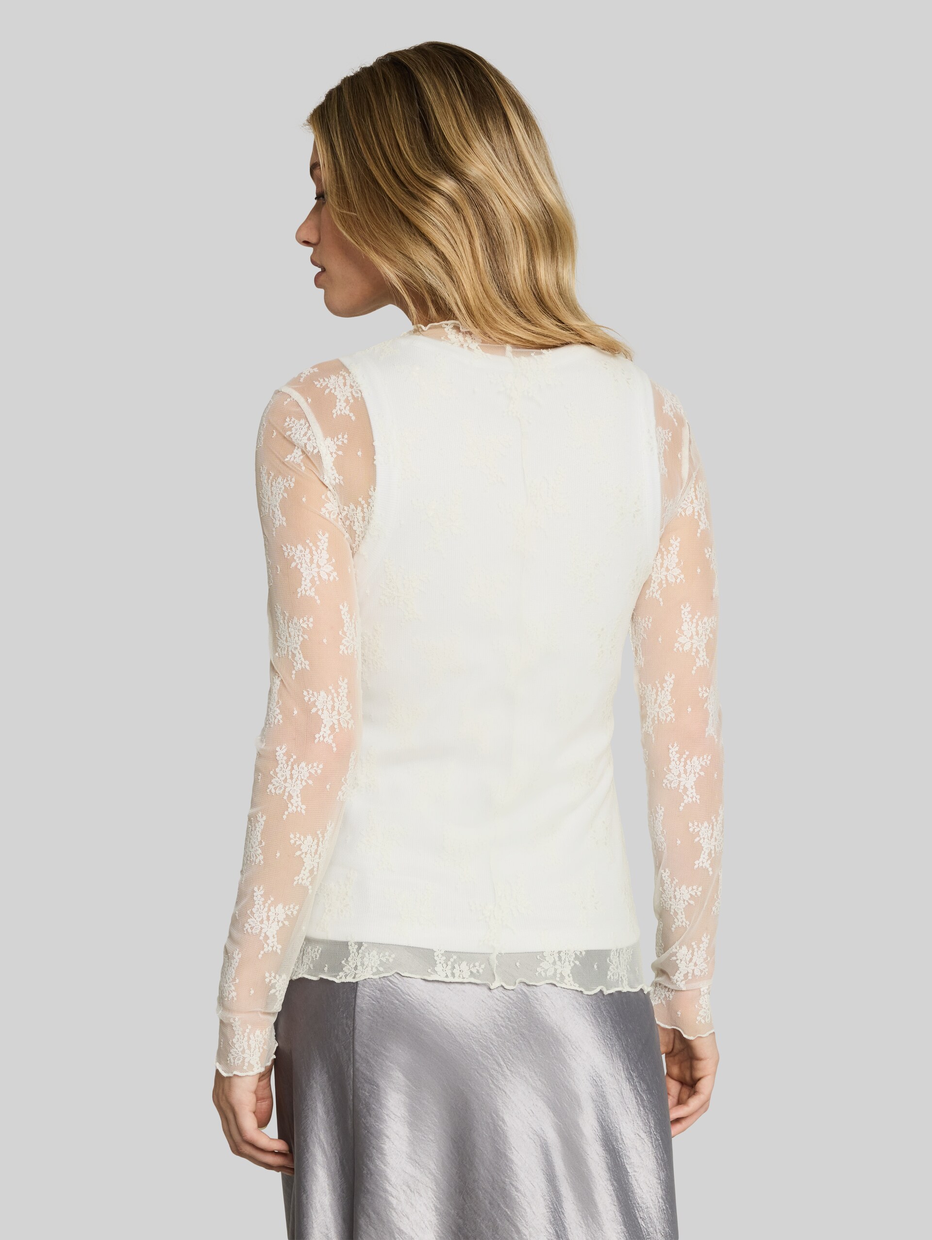 T-shirt à manches longues coupe slim en dentelle - off white - Découpe Vue arrière du modèle