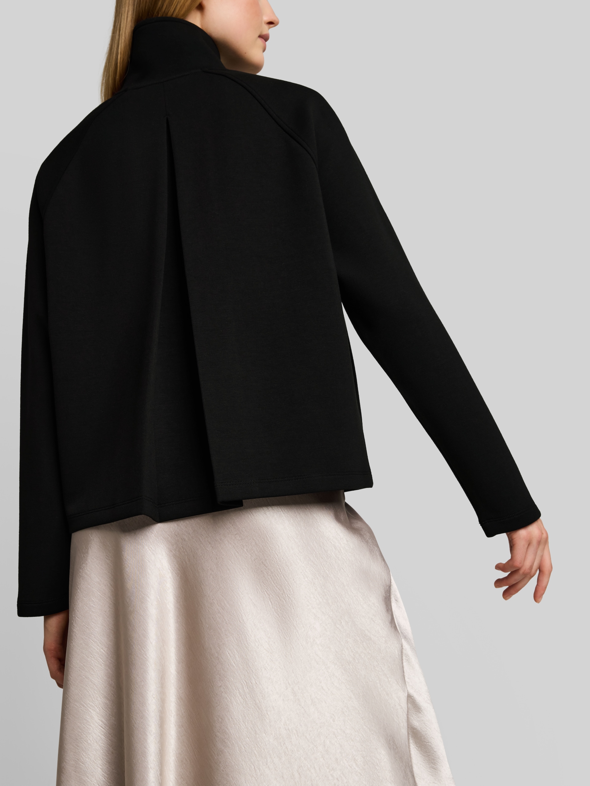Scuba Sweatjacke mit Stehkragen - deep black - Detail-Model-Ansicht