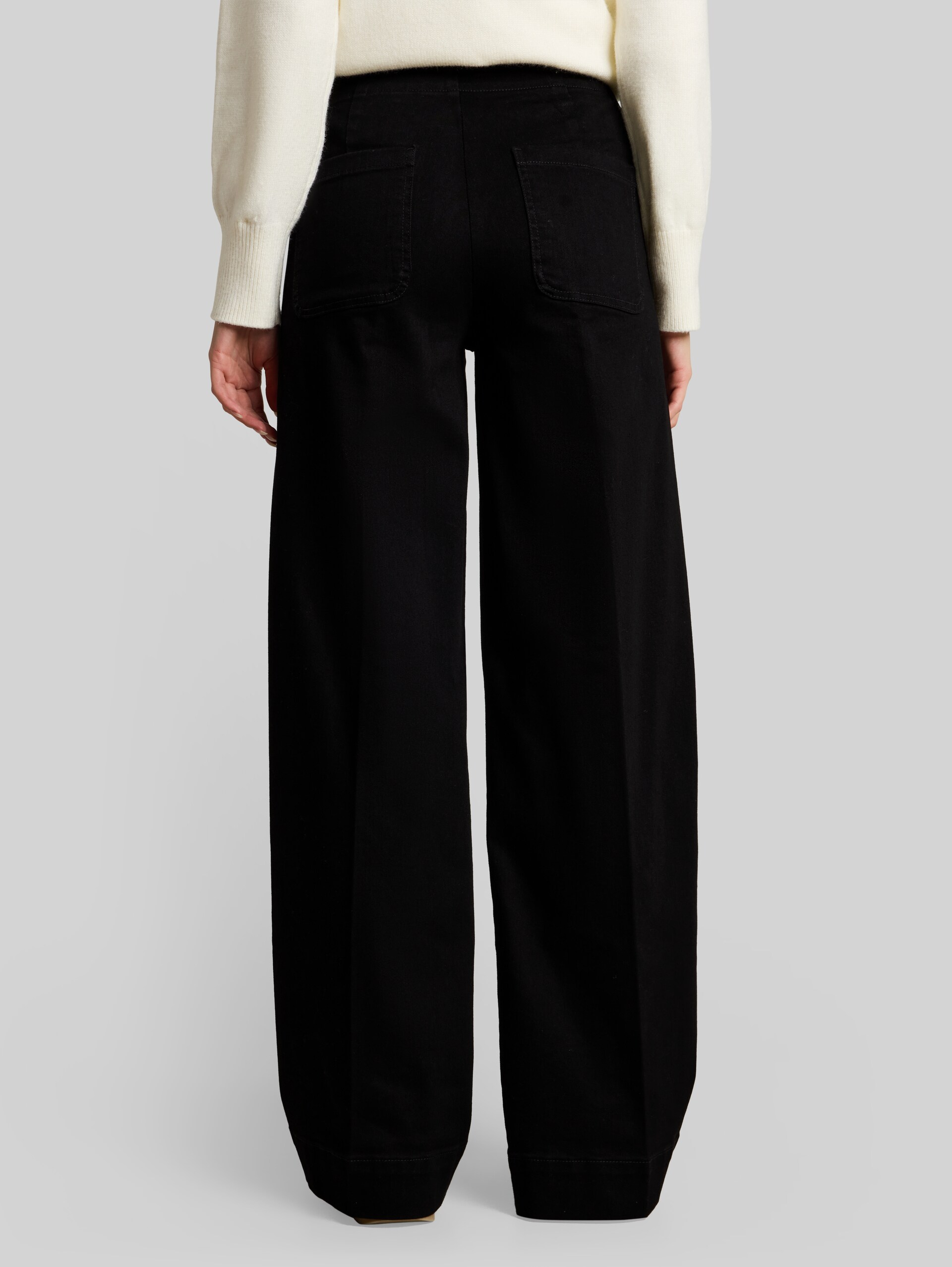 TTMADINA WIDE-jeans met stretch - black black denim - Neklijn model-achteraanzicht