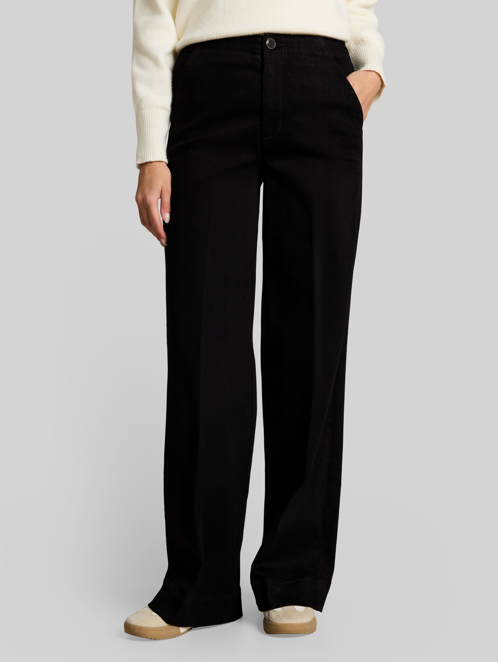 TTMADINA WIDE-jeans met stretch - black black denim - Nek model vooraanzicht
