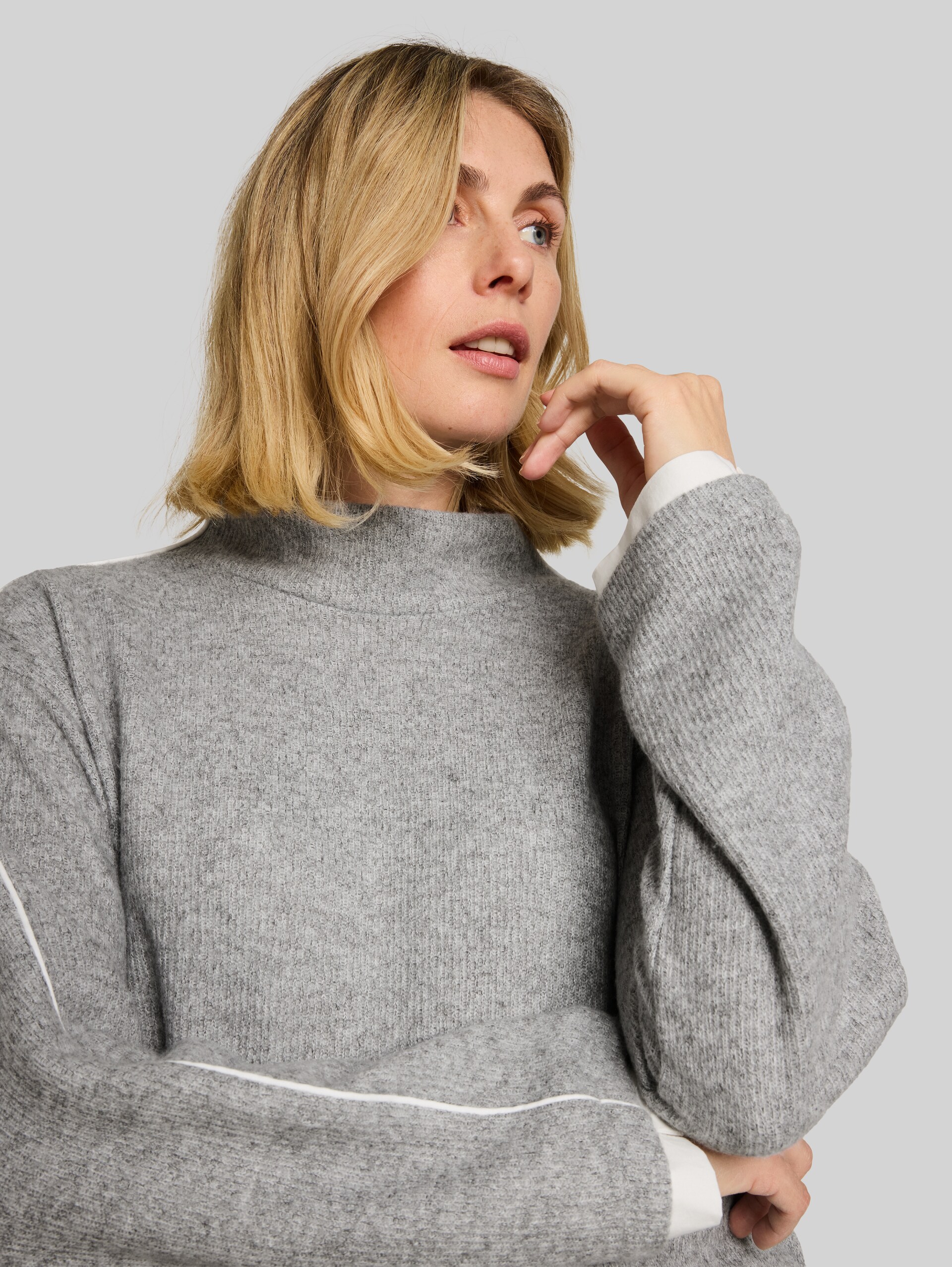 Sweatshirt in 2-in-1-look - soft grey melange - Detailaanzicht model
