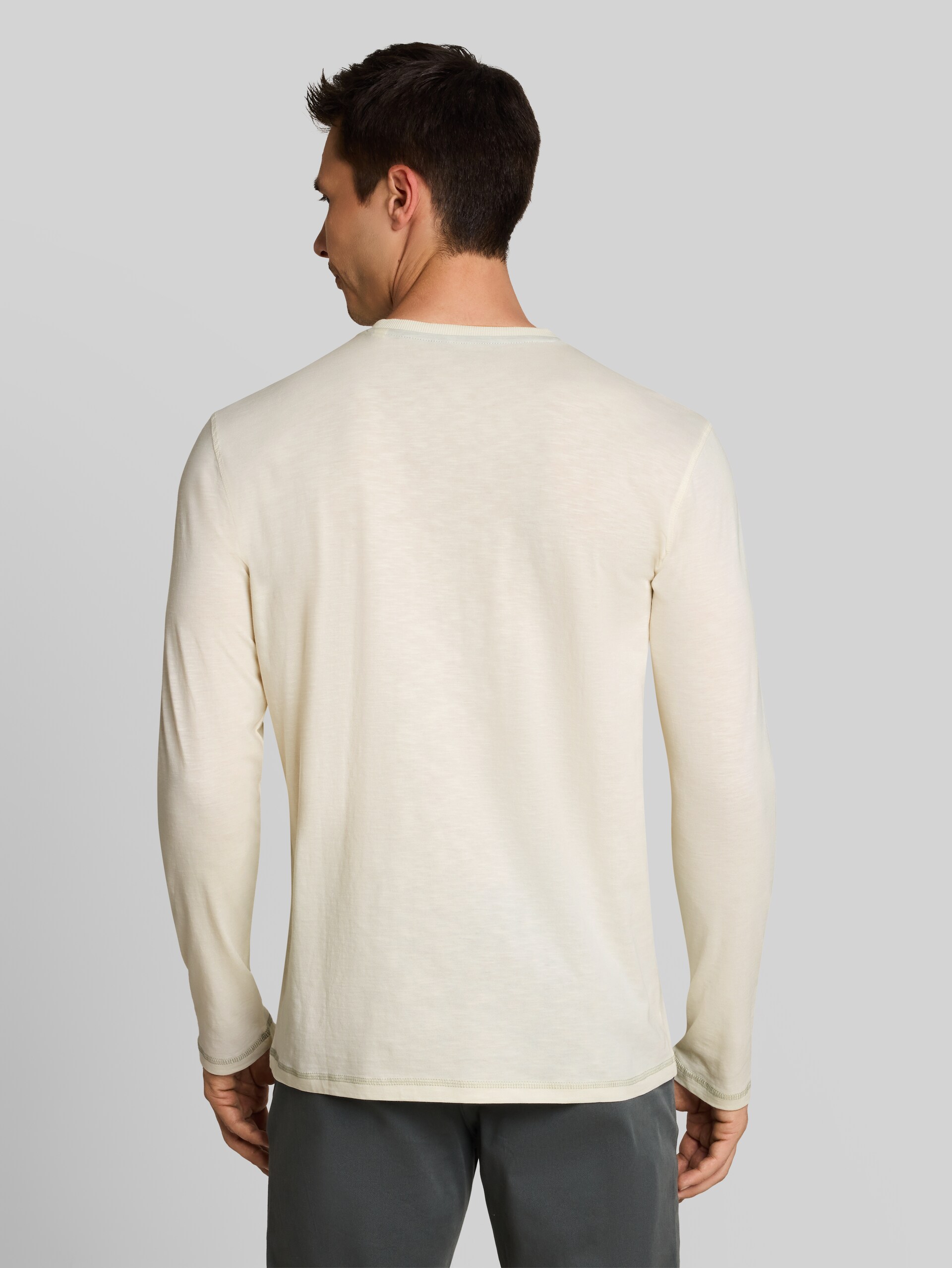Henley-shirt met lange mouwen van katoen - Gardenia White - Neklijn model-achteraanzicht