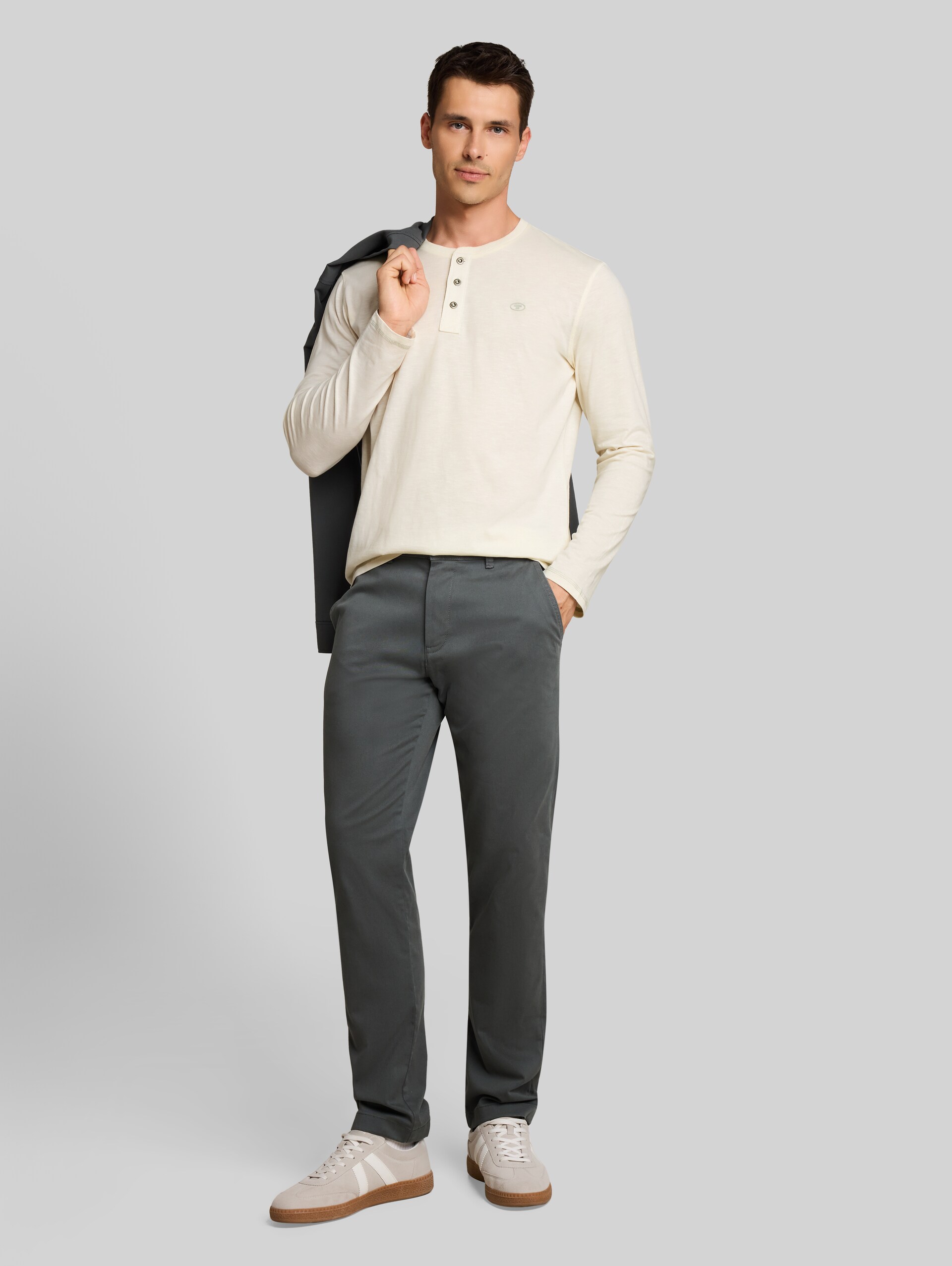 Henley-shirt met lange mouwen van katoen - Gardenia White - Model vooraanzicht