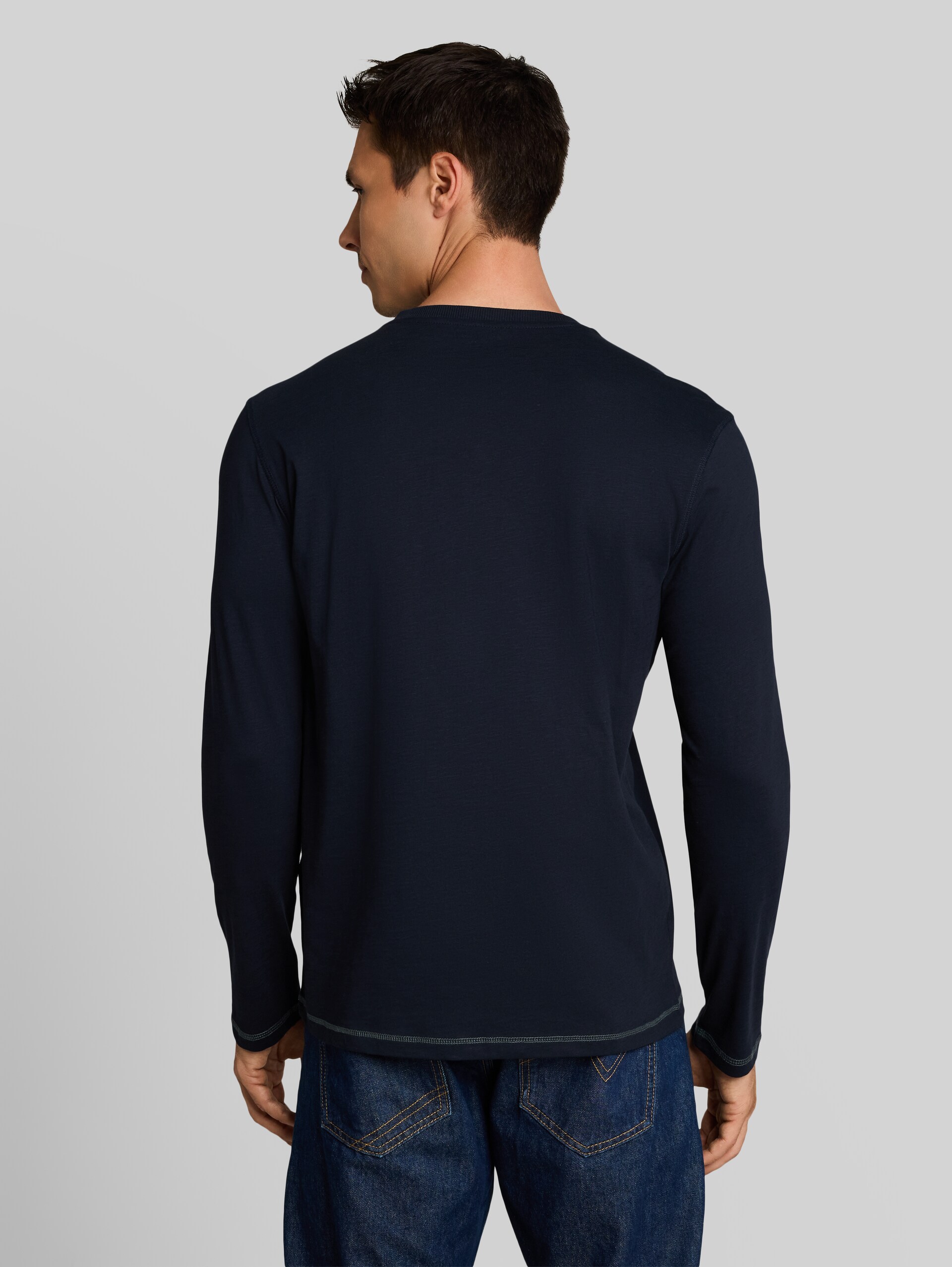 Henley-shirt met lange mouwen van katoen - sky captain blue - Neklijn model-achteraanzicht