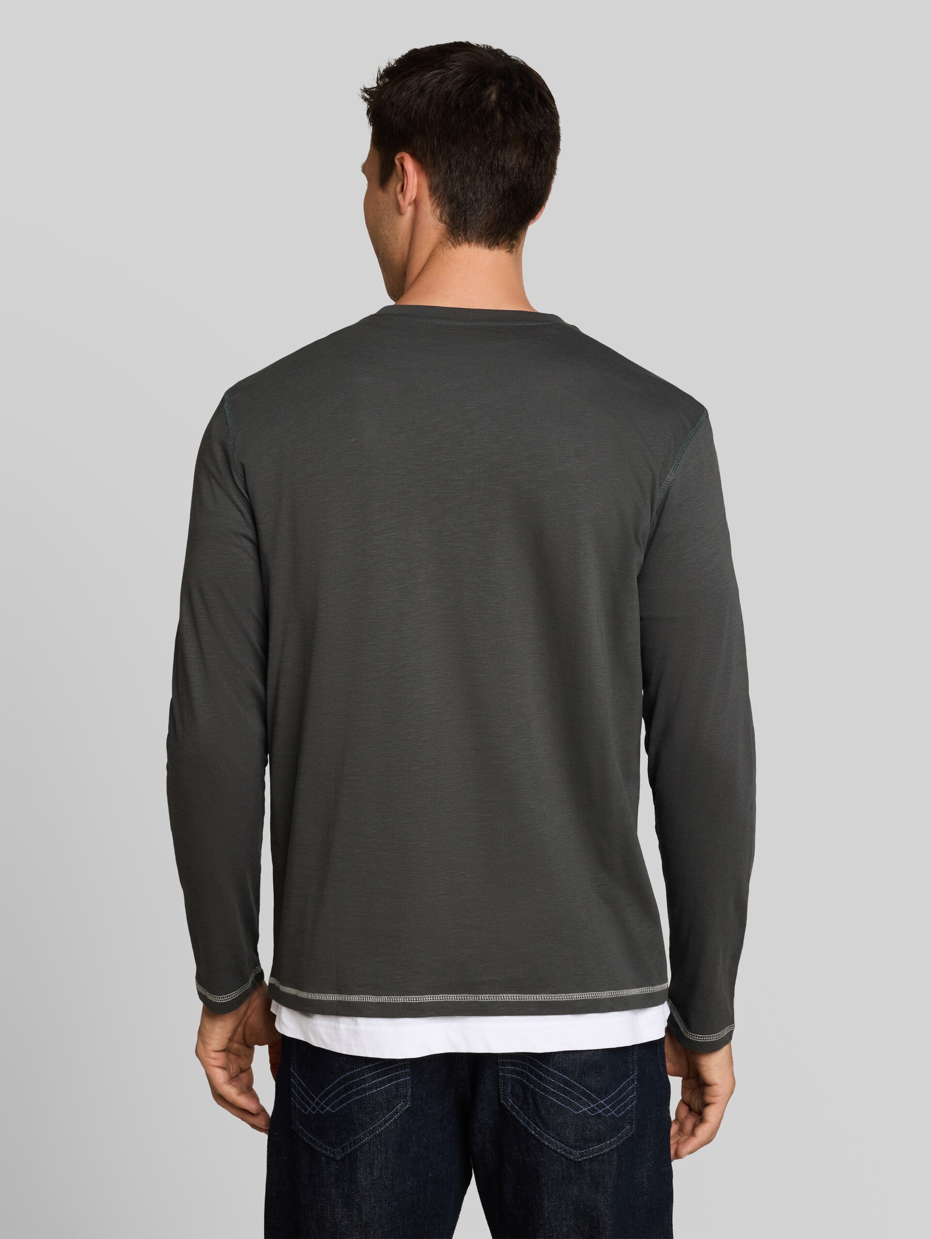 Henley-shirt met lange mouwen van katoen - Darkest Olive - Neklijn model-achteraanzicht