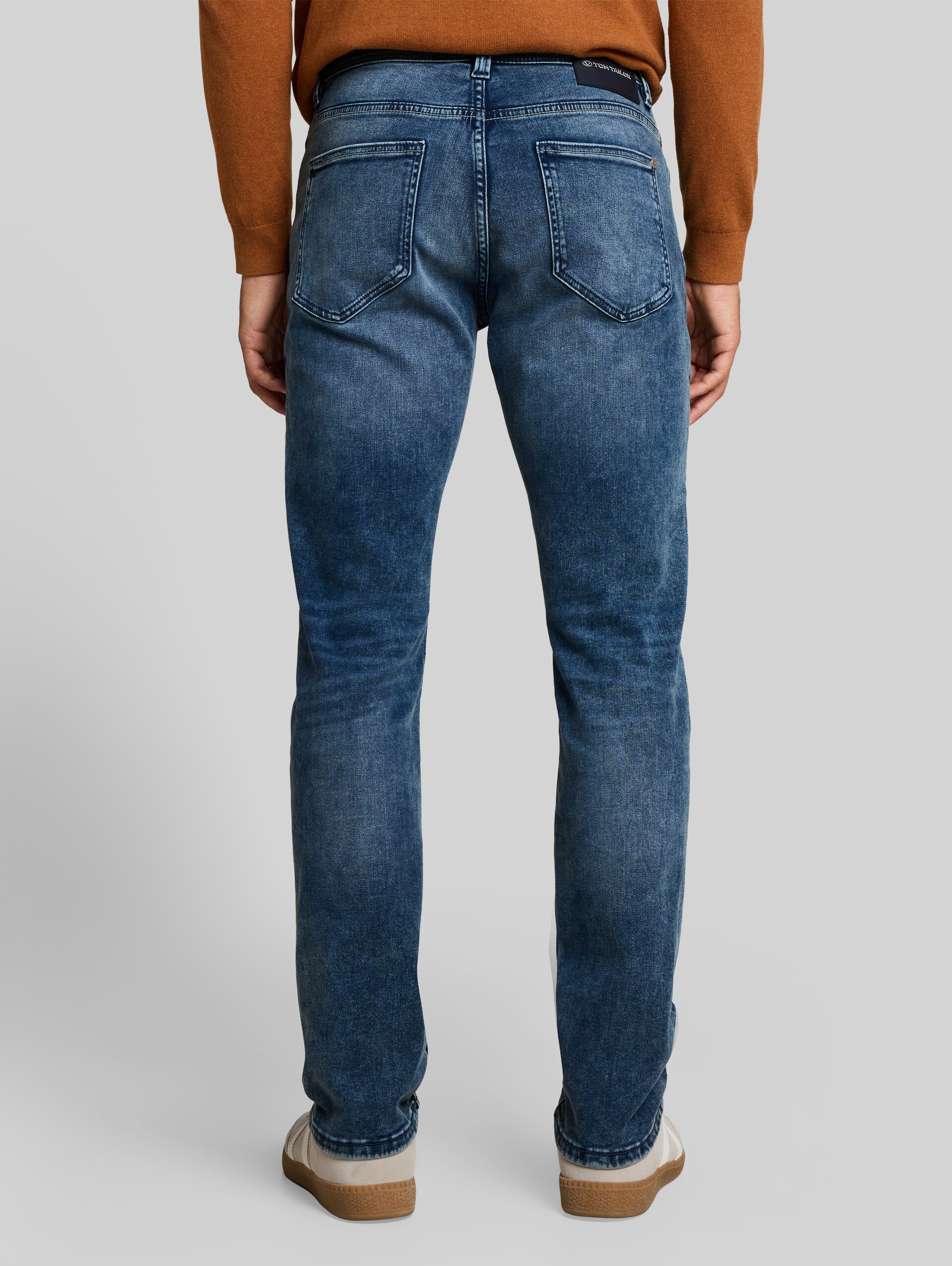 TTJOSH REGULAR SLIM Jeans mit Stretch - Used Mid Stone Blue Denim - Auschnitt Model-Rückansicht