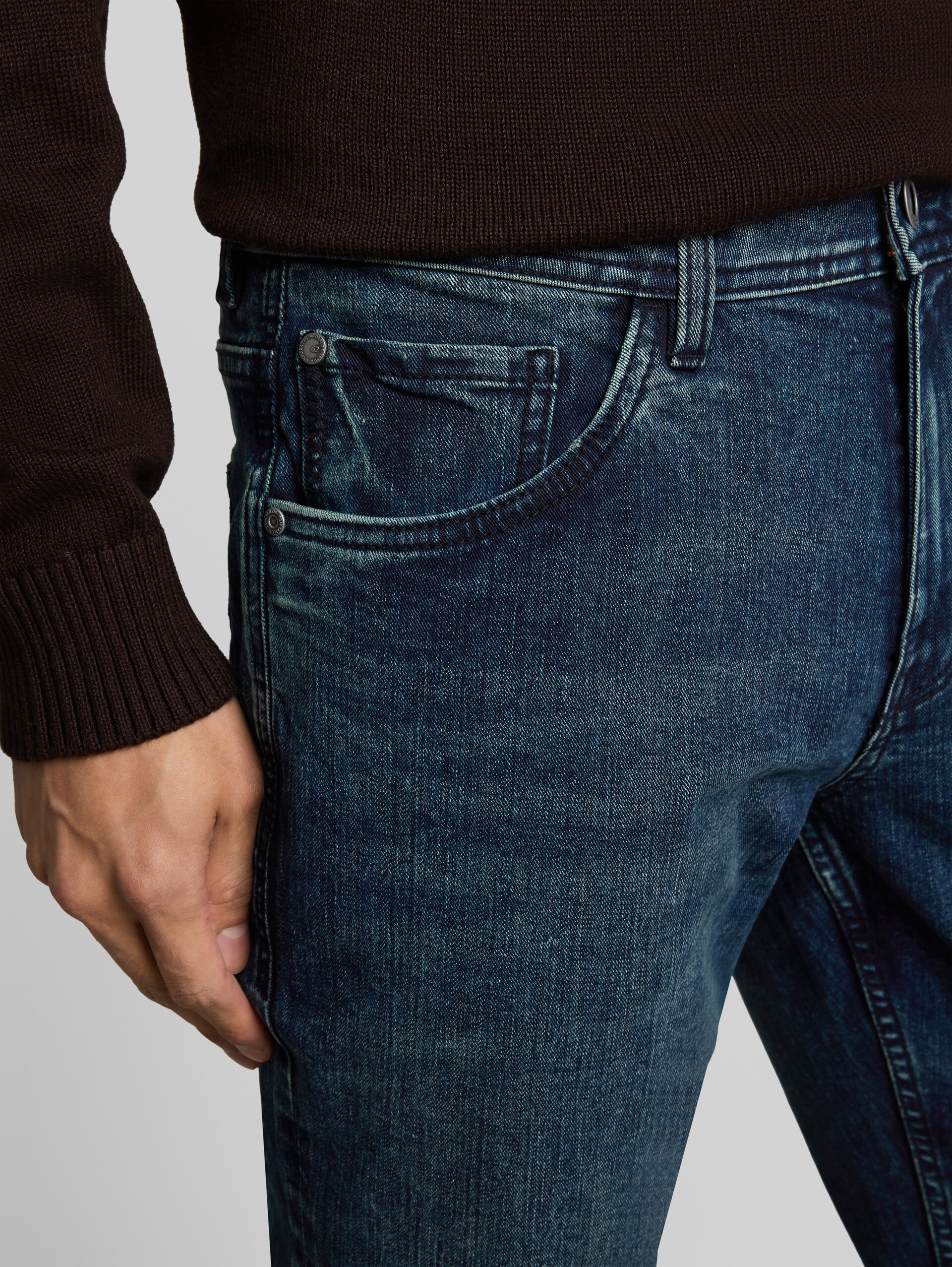 TTMARVIN STRAIGHT-jeans met stretch - dark blue denim - Detailaanzicht model