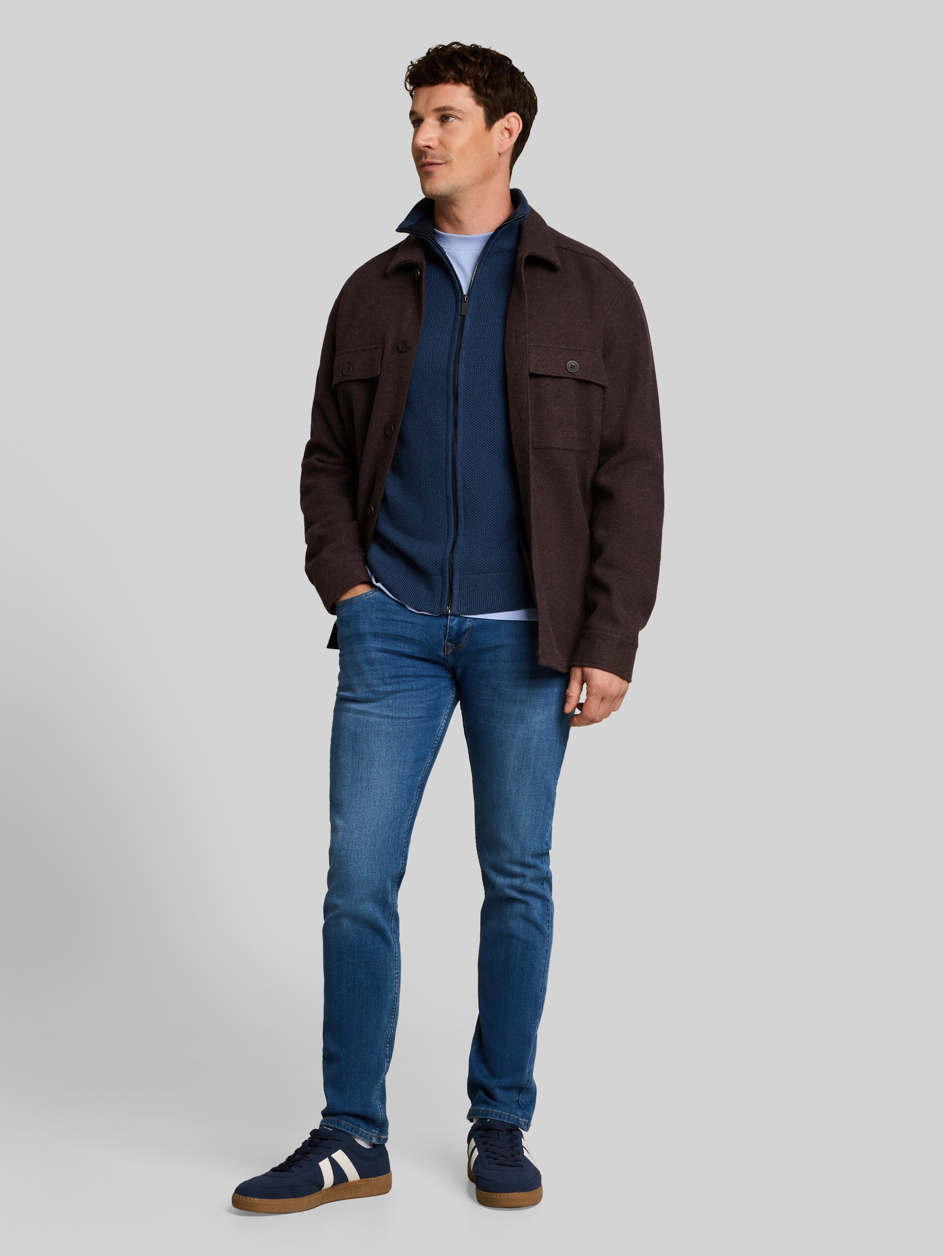 Strickjacke mit Strukturmix - dark duck blue melange - Model-Vorderansicht