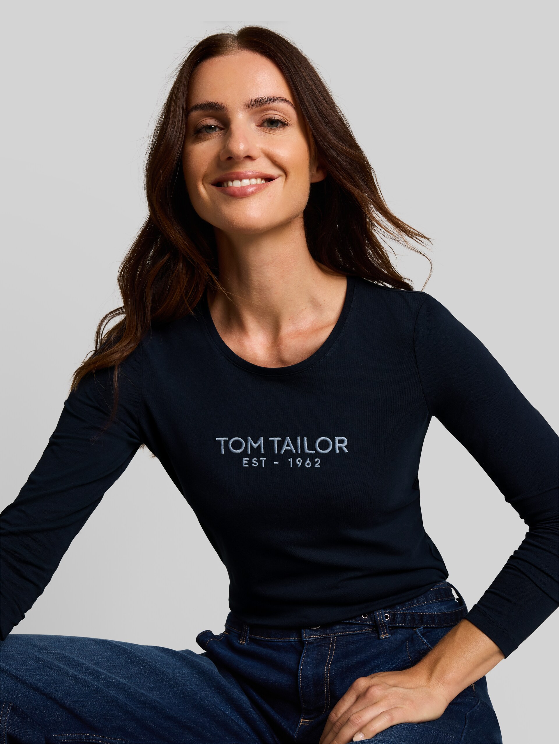T-shirt met lange mouwen en logo-print - sky captain blue - Detailaanzicht model