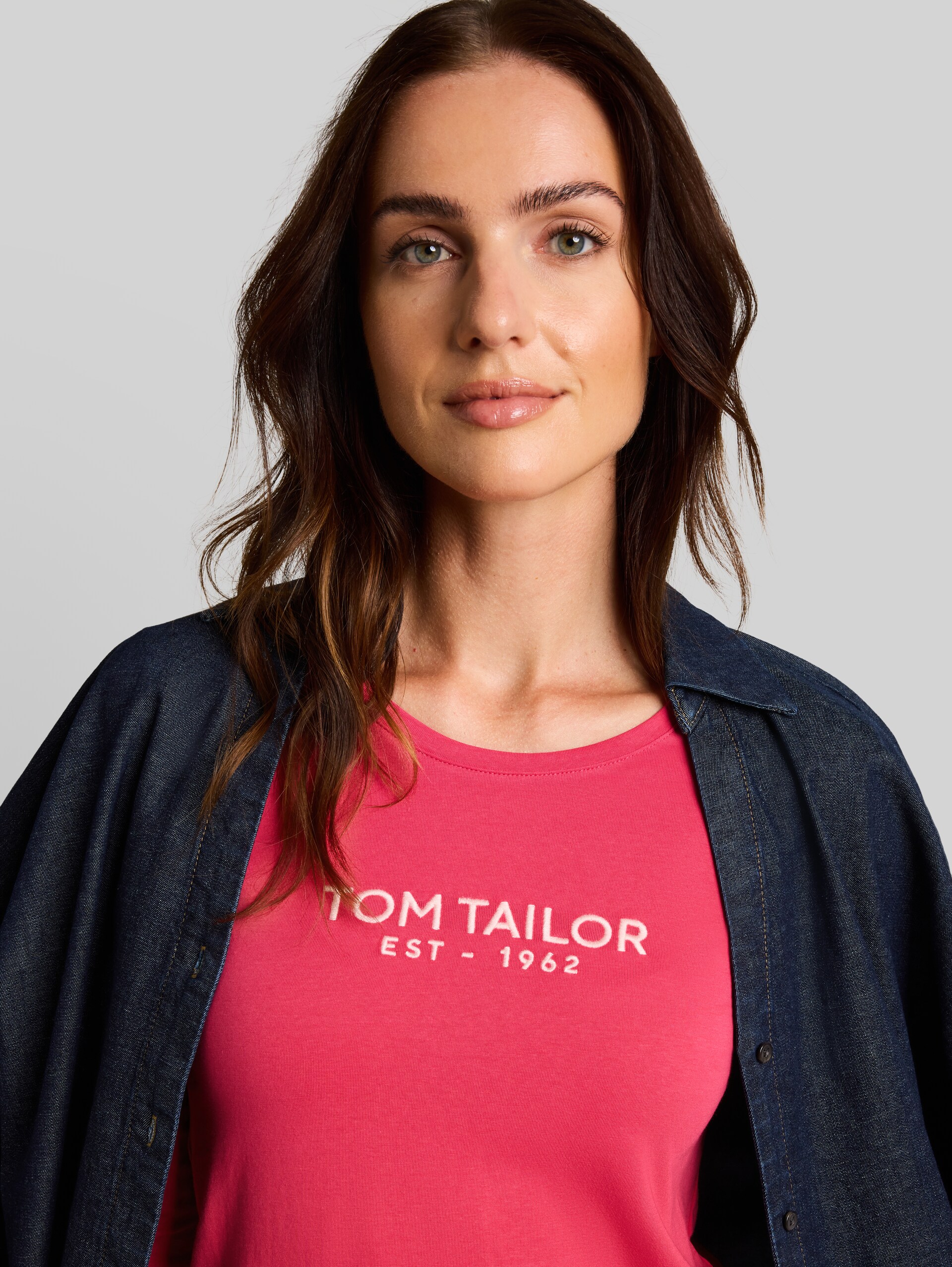 T-shirt met lange mouwen en logo-print - rose pink - Detailaanzicht model