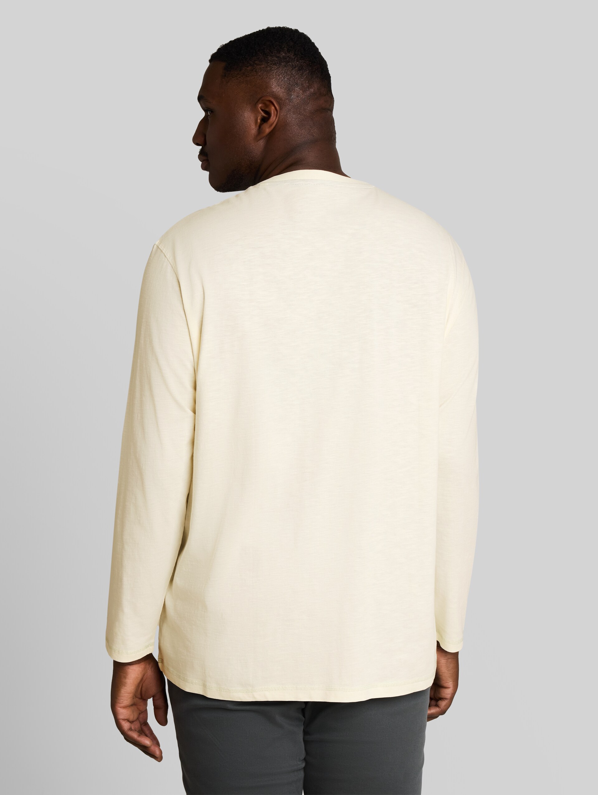Plus Size - T-shirt Henley à manches longues en coton - Gardenia White - Découpe Vue arrière du modèle