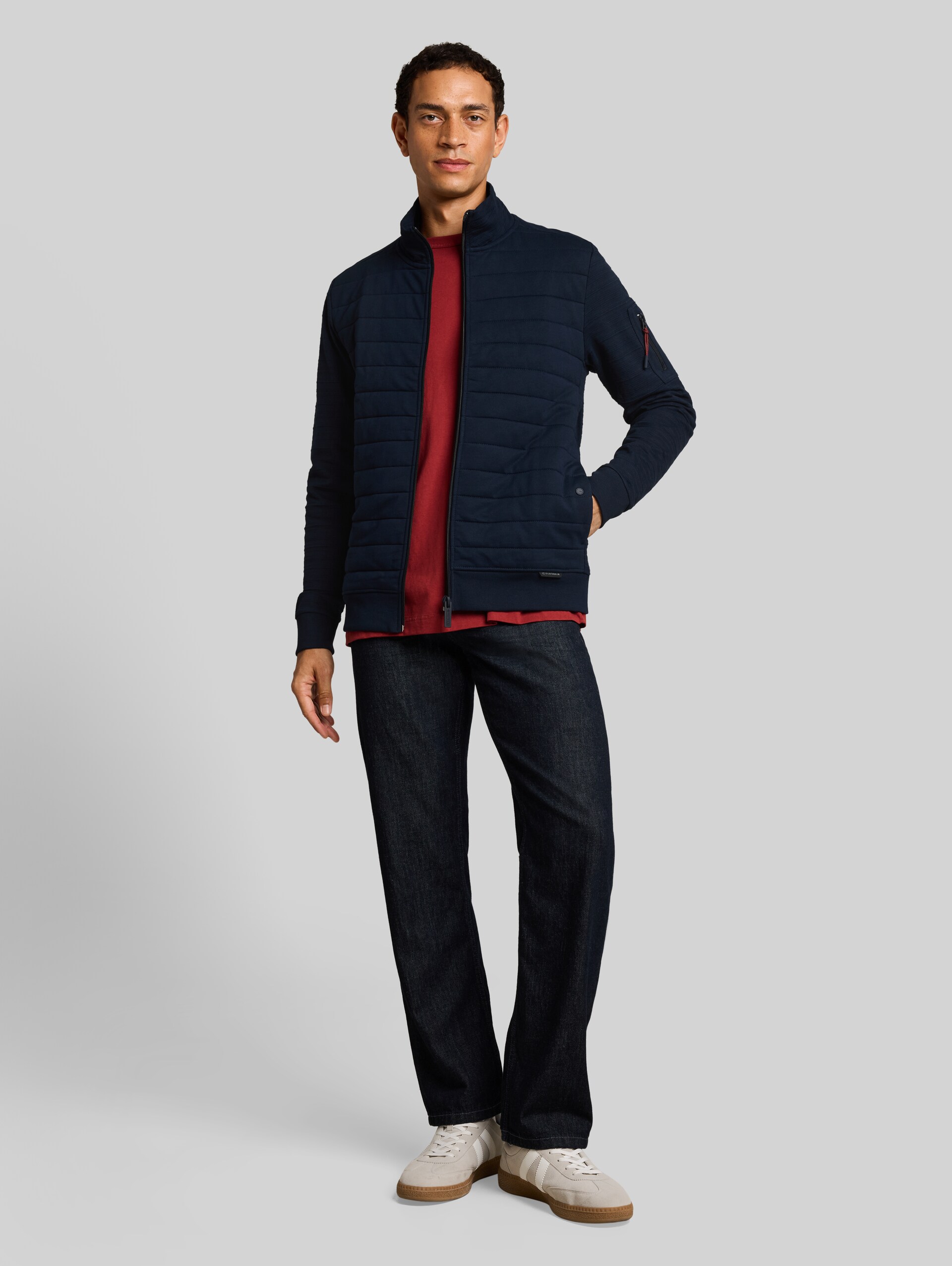 Sweatjacke aus Baumwolle - sky captain blue - Model-Vorderansicht