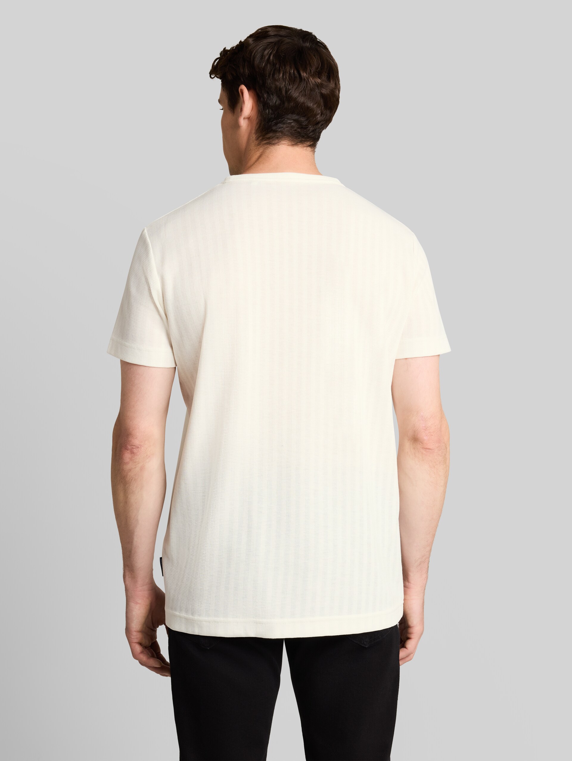 T-shirt met wafelstructuur - Gardenia White - Neklijn model-achteraanzicht