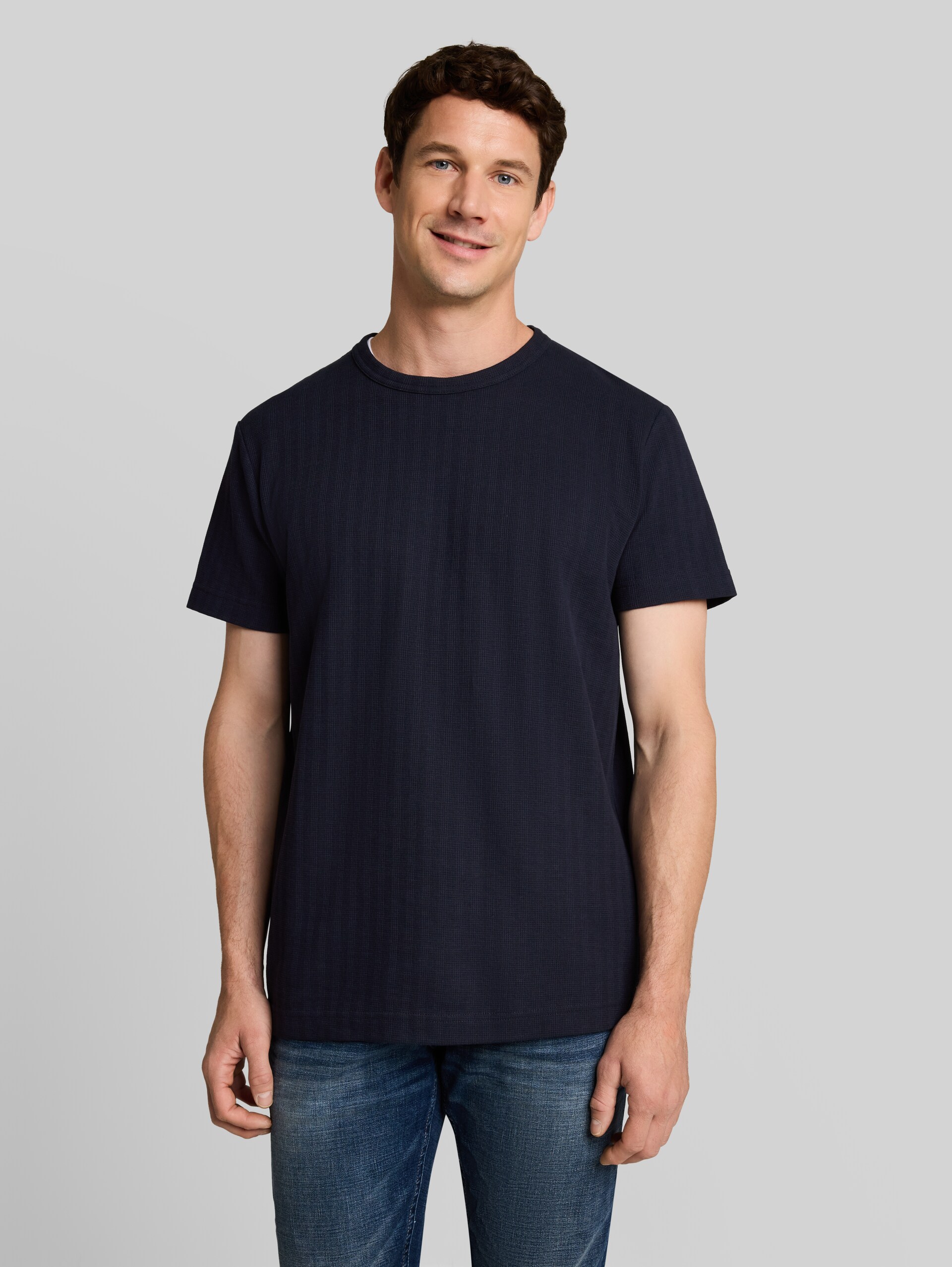 T-shirt met wafelstructuur - sky captain blue - Nek model vooraanzicht