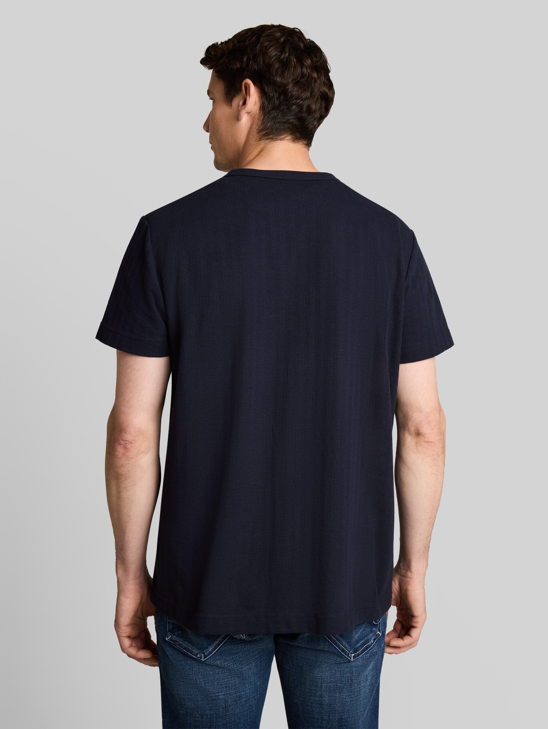 T-shirt met wafelstructuur - sky captain blue - Neklijn model-achteraanzicht