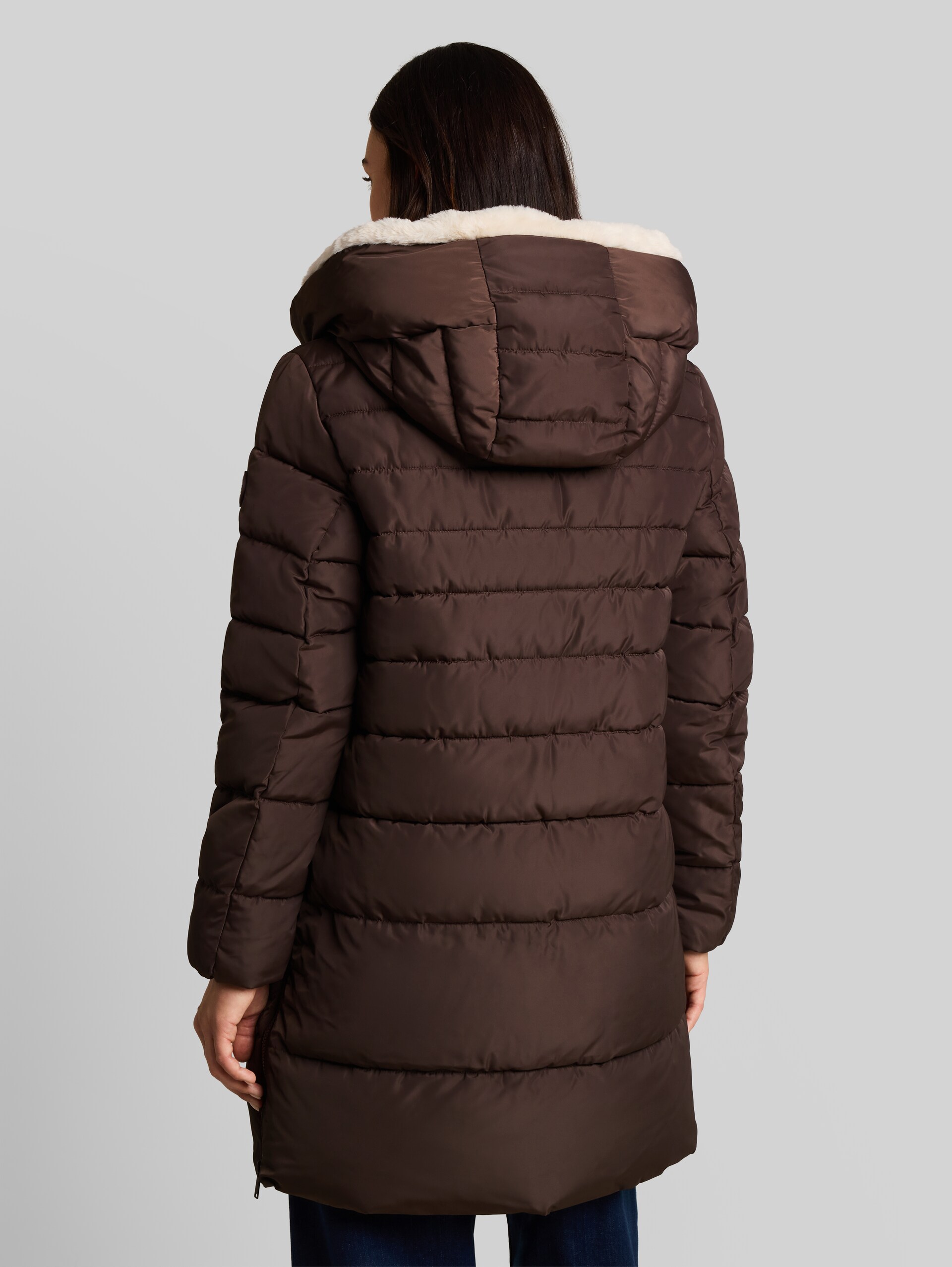 Puffer-Mantel aus wasserabweisendem Material - java dark brown - Model-Rückansicht