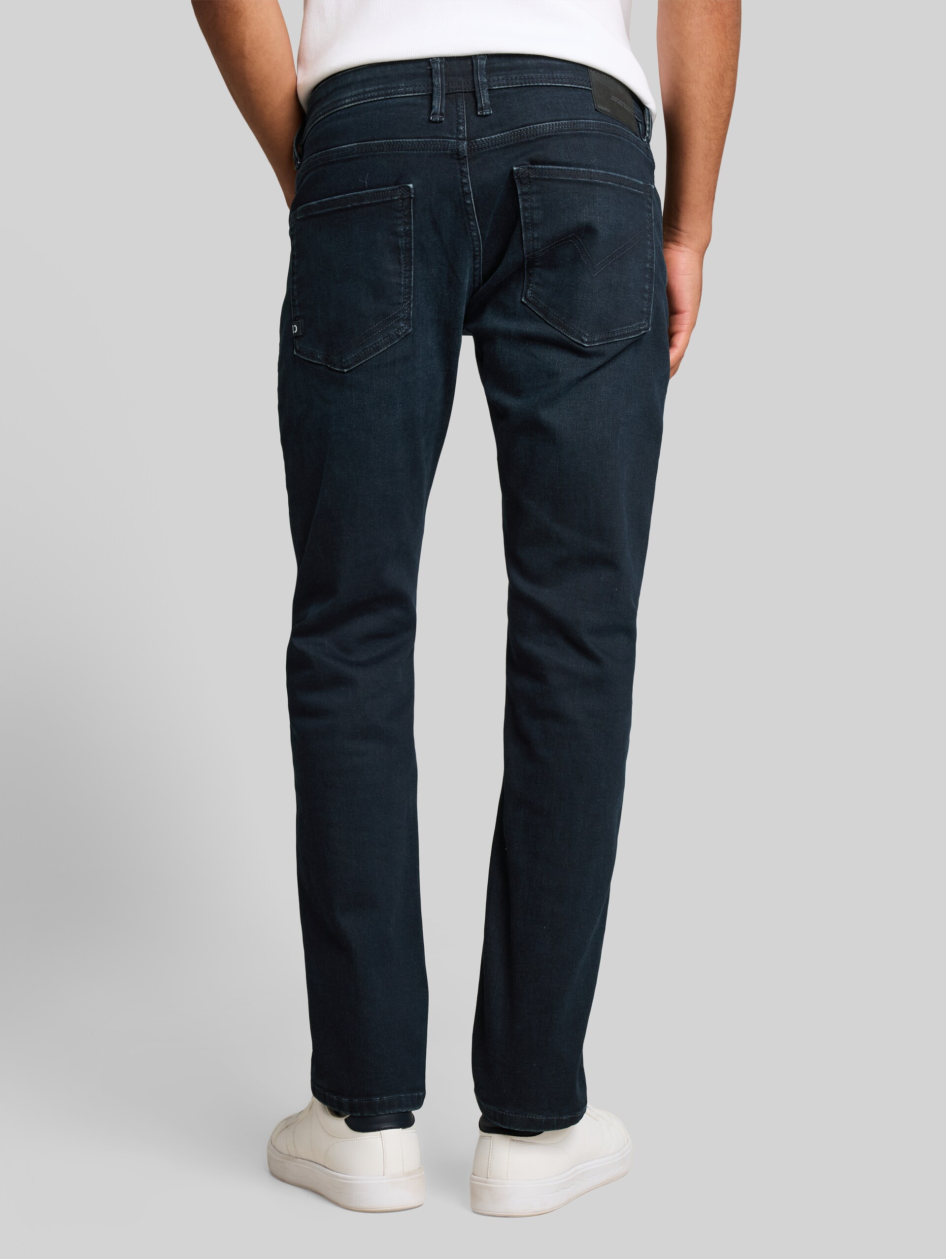 Jean TTPIERS SLIM - used dark blue black denim - Découpe Vue arrière du modèle