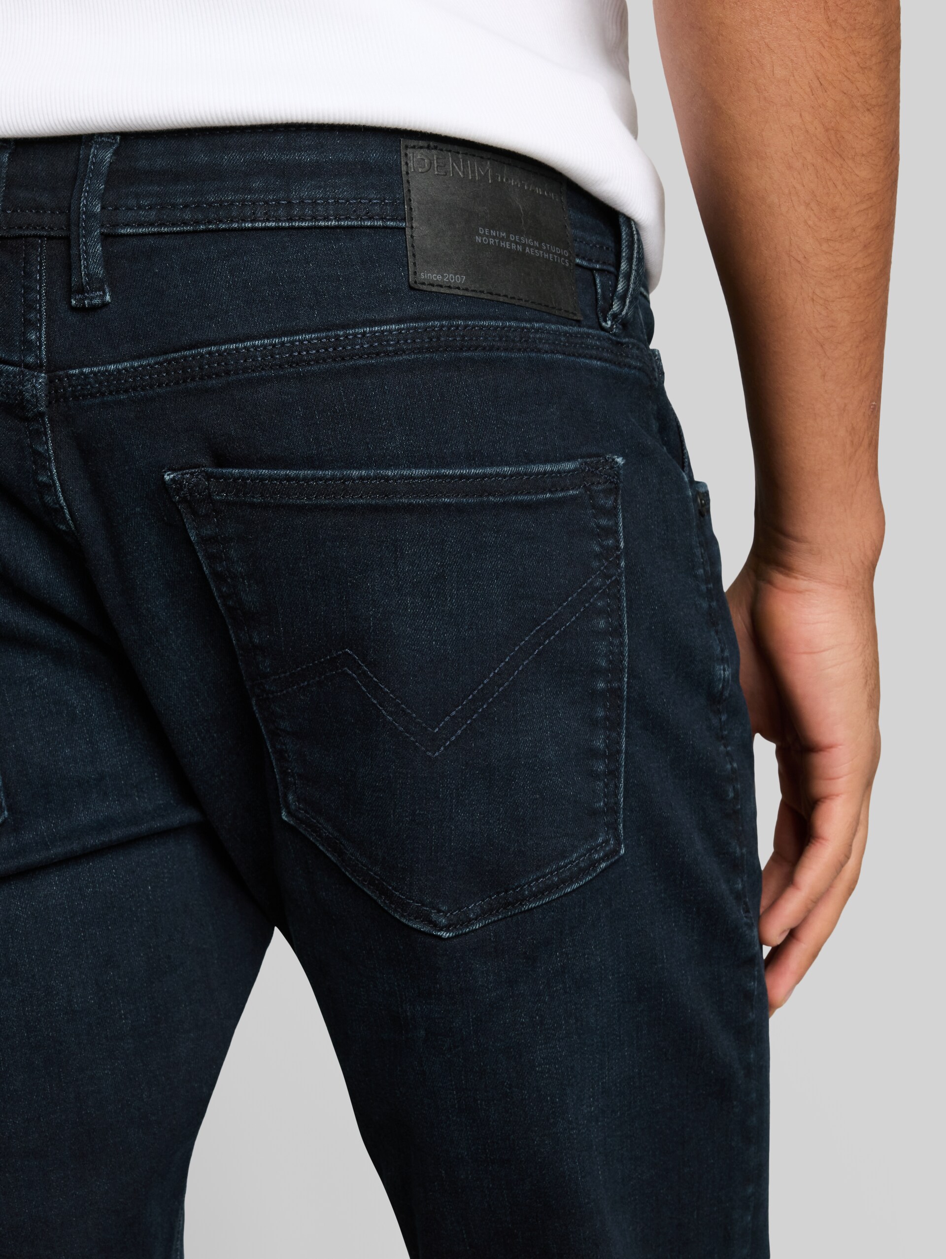 Jean TTPIERS SLIM - used dark blue black denim - Vue détaillée du modèle