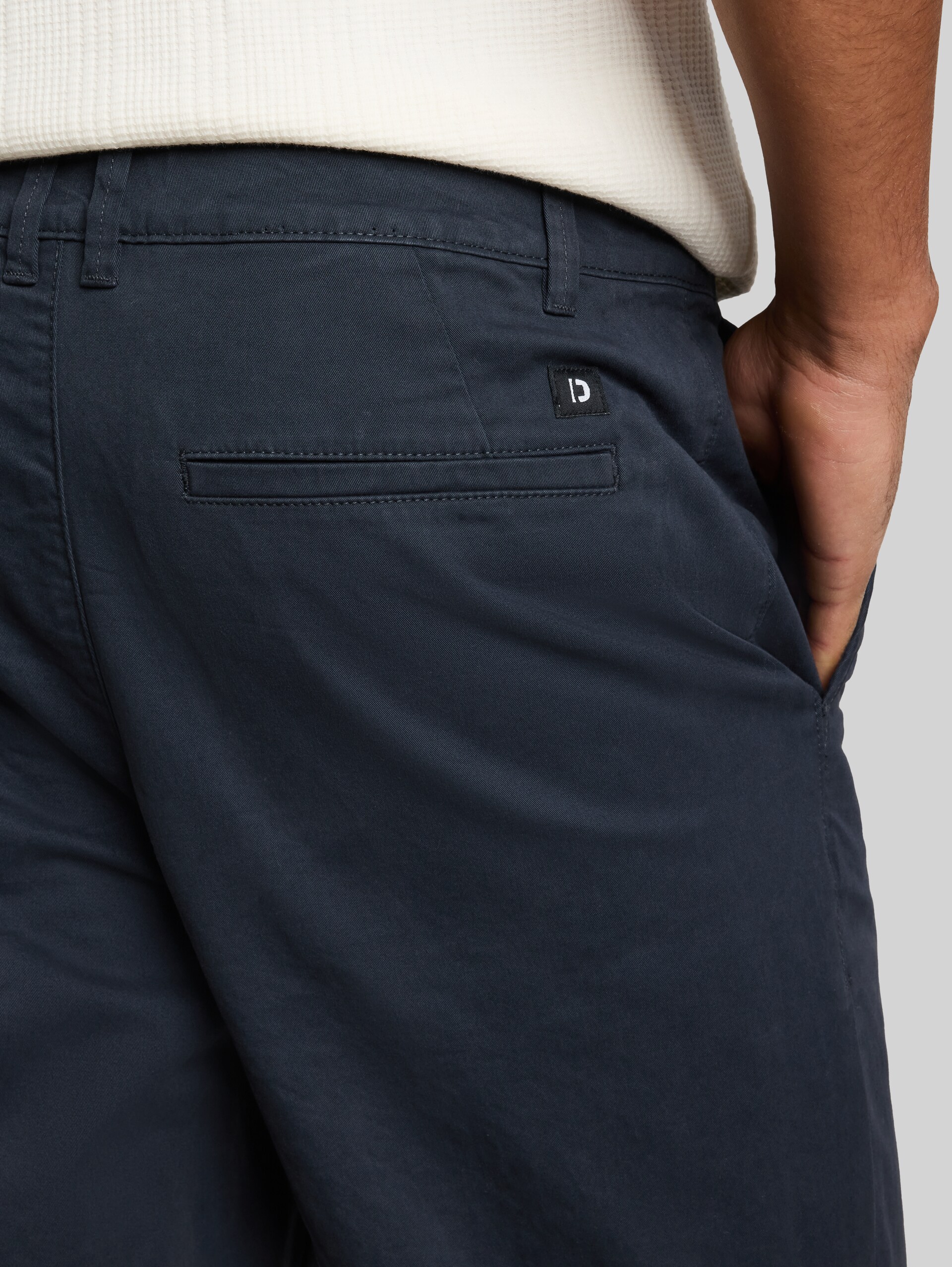 Relaxed Chino Hose - sky captain blue - Detail-Model-Ansicht