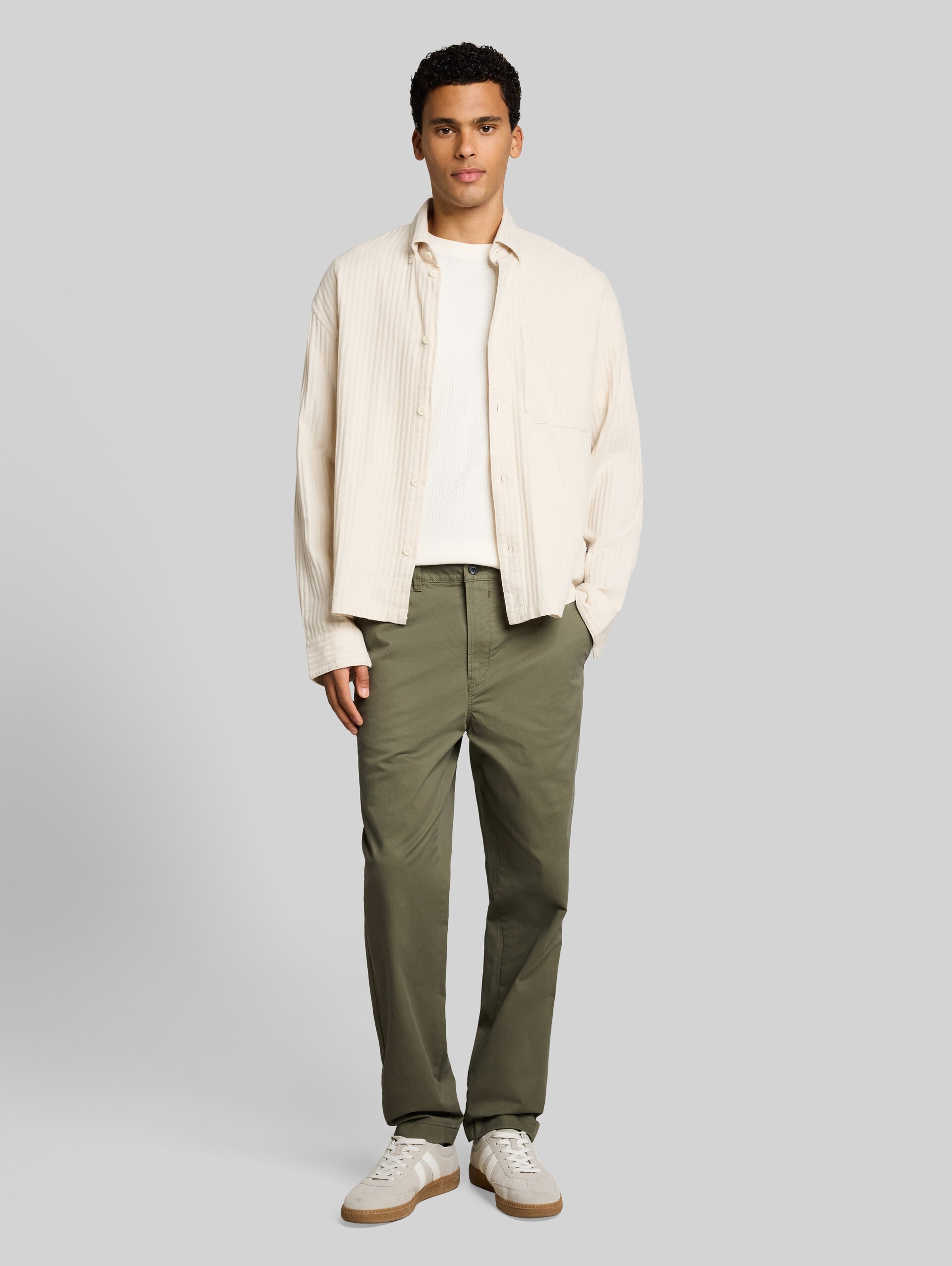 Pantalon chino coupe décontractée - urban olive green - Vue de face du modèle