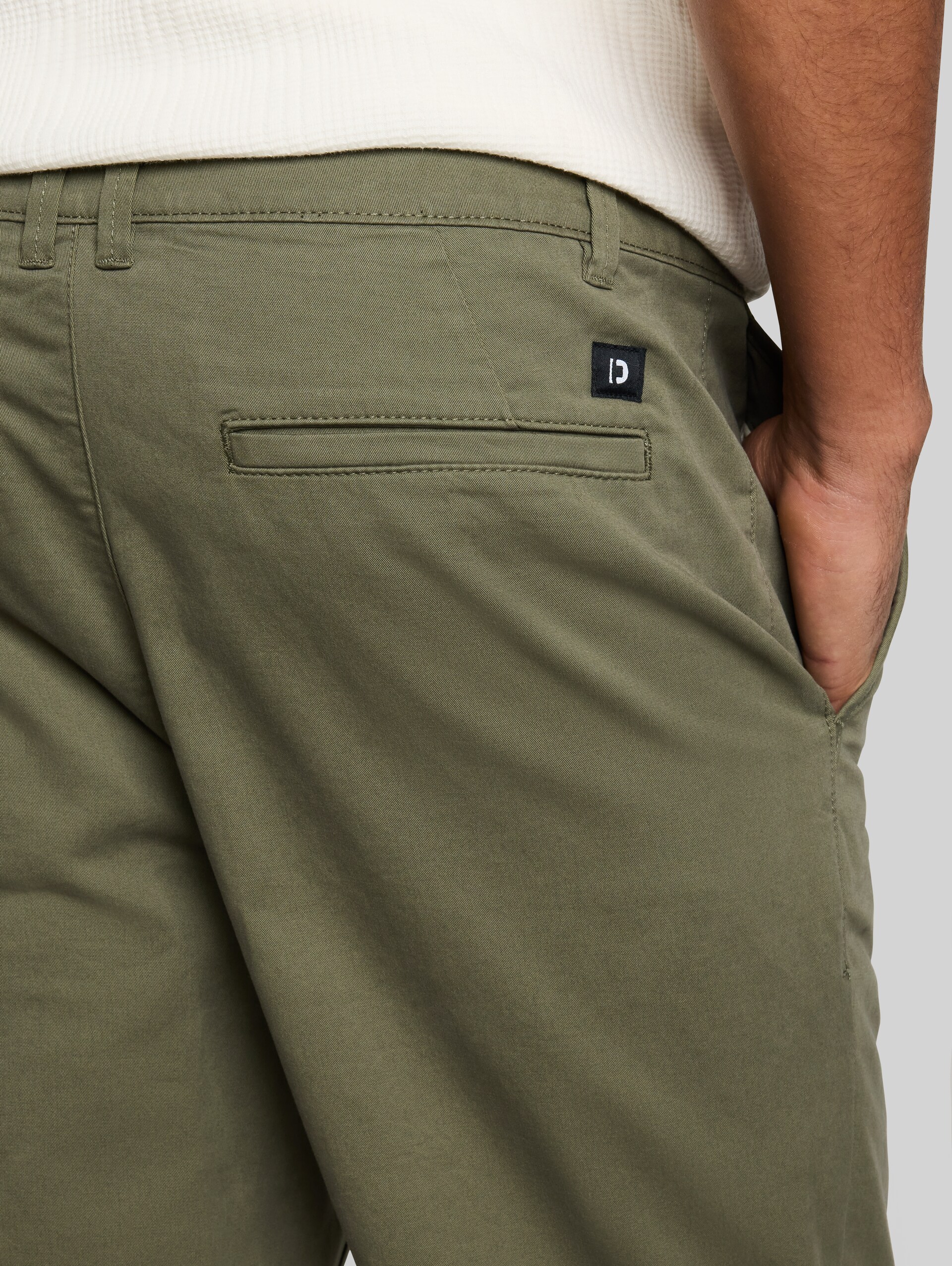 Pantalon chino coupe décontractée - urban olive green - Vue détaillée du modèle