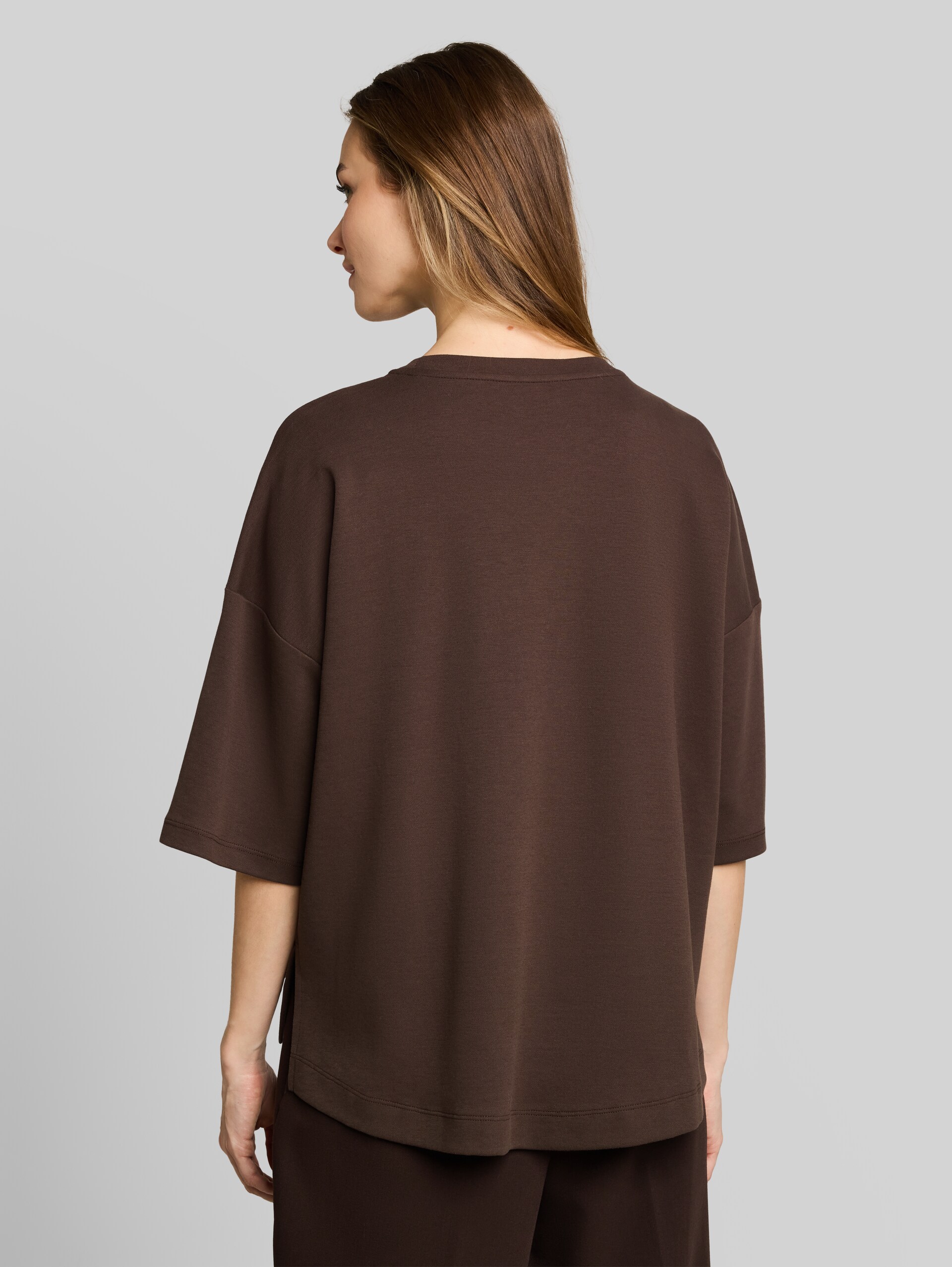 T-shirt met boxy pasvorm en print - cool dark brown - Neklijn model-achteraanzicht