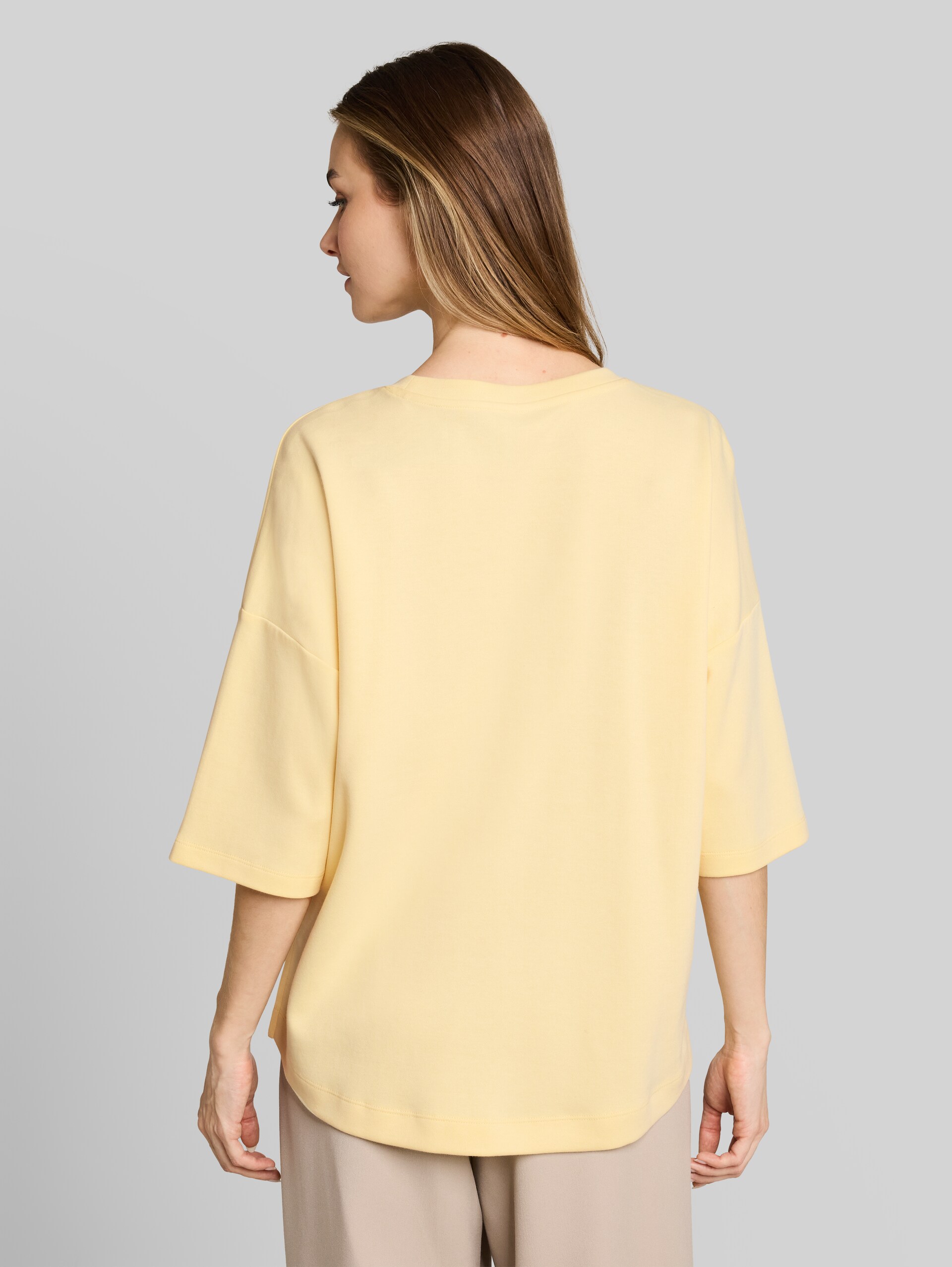 T-shirt met boxy pasvorm en print - soft vanilla yellow - Neklijn model-achteraanzicht