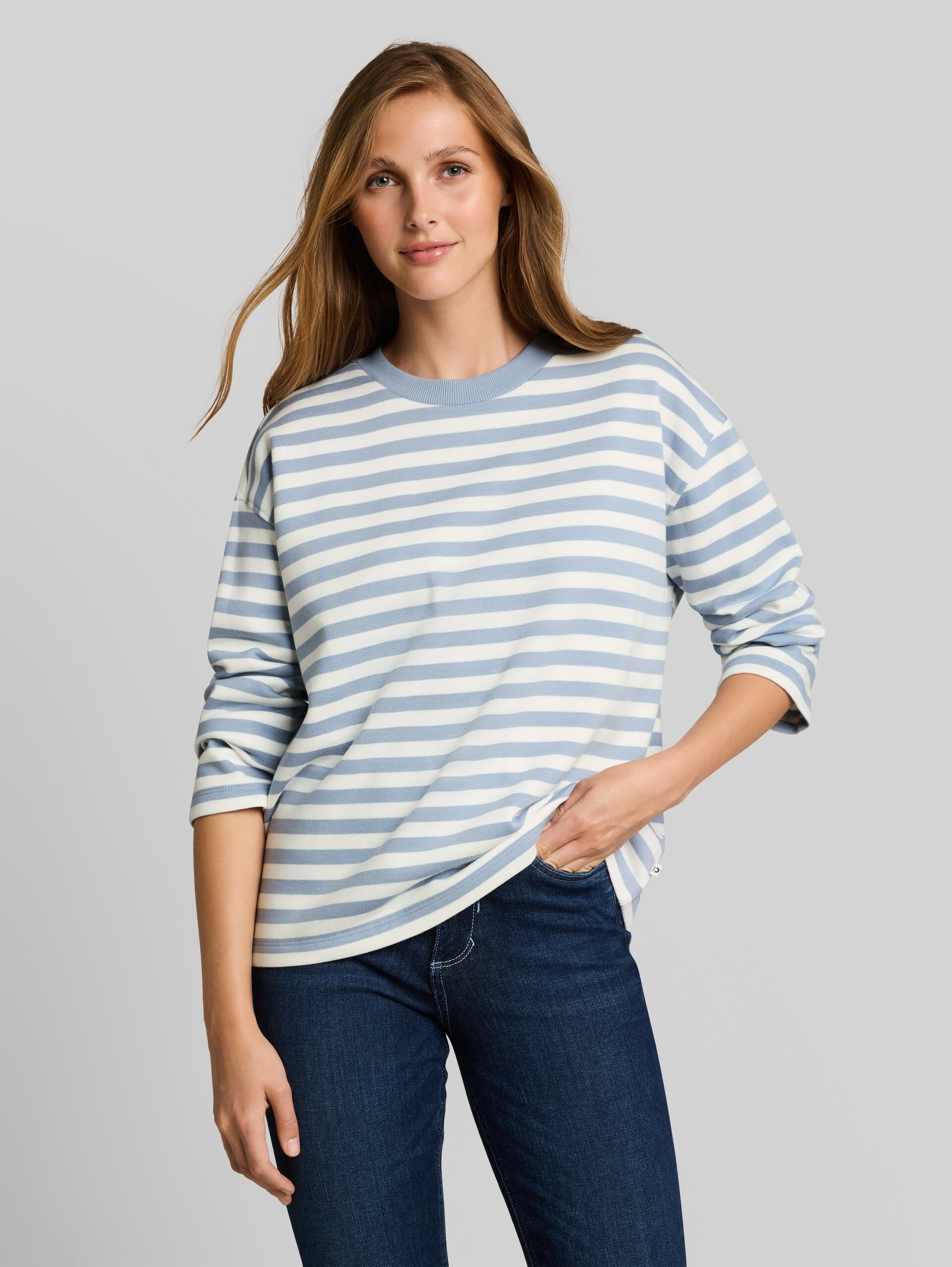 Sweatshirt met streepmotief - mid blue white stripe - Nek model vooraanzicht