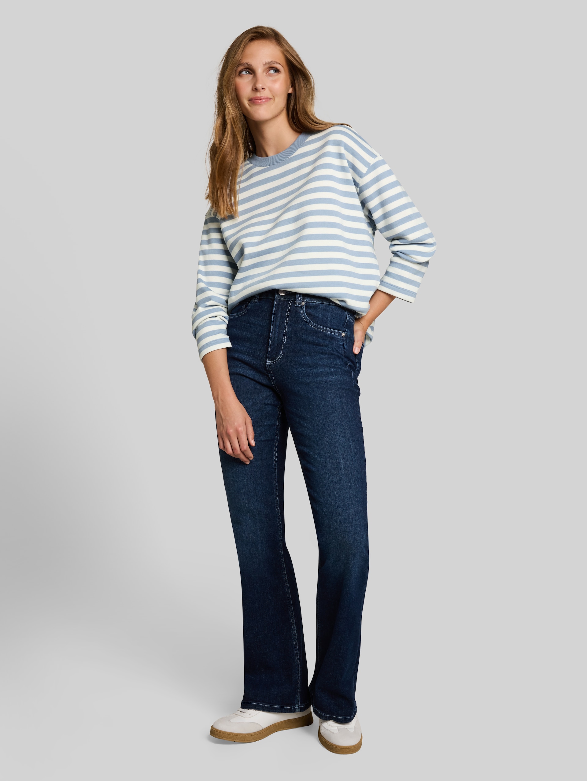 Sweatshirt met streepmotief - mid blue white stripe - Model vooraanzicht