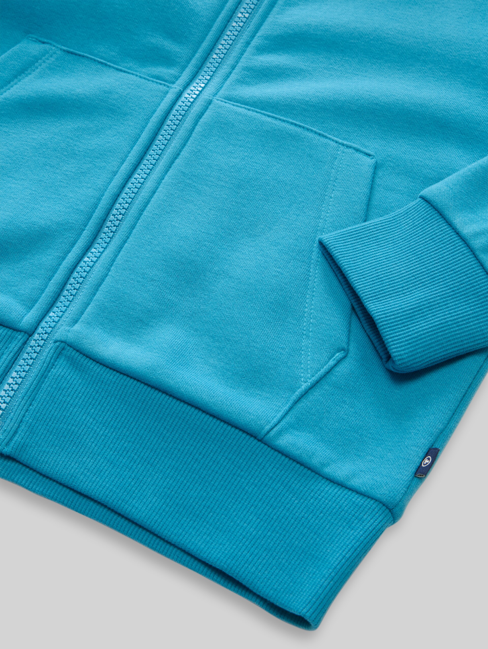 Sweatjack met opstaande kraag - Bay Blue - Detailaanzicht model