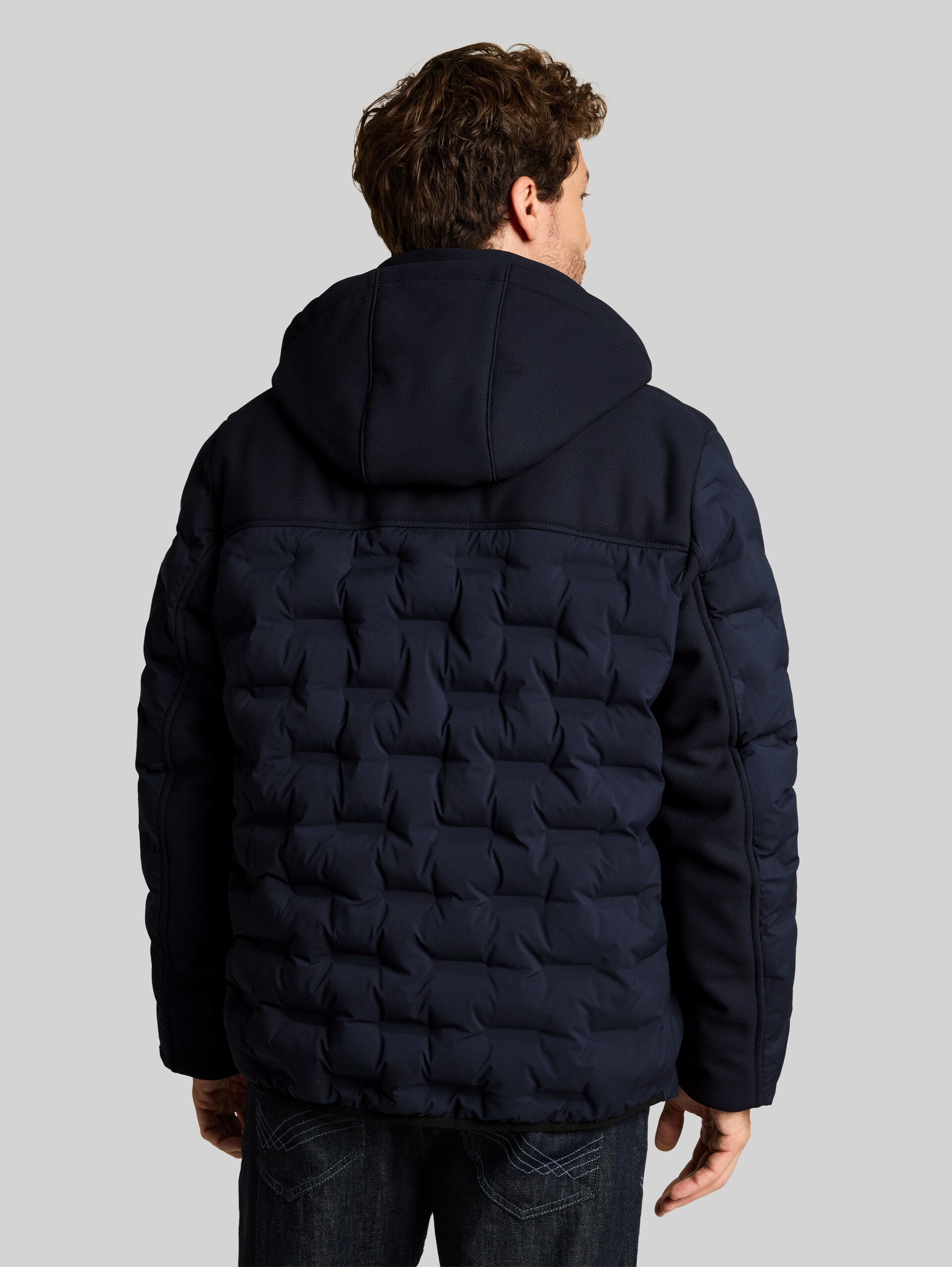 Hybride pufferjas met afneembare capuchon - sky captain blue - Model-achteraanzicht