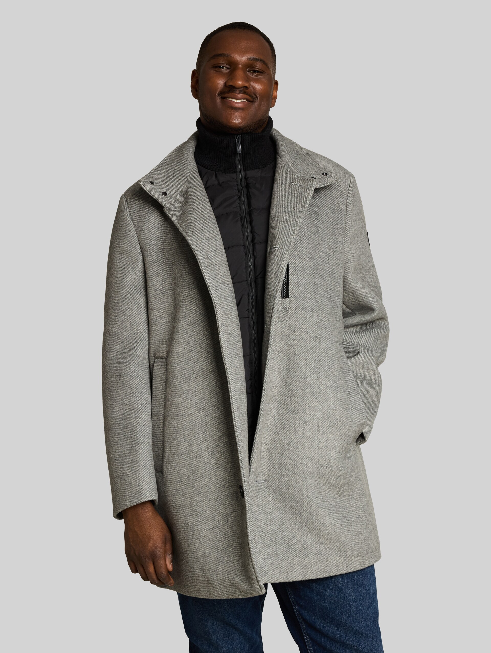 Plus Size - 2-in-1 Wollmantel mit abnehmbarem Einsatz - mid grey melange twill - Model-Vorderansicht