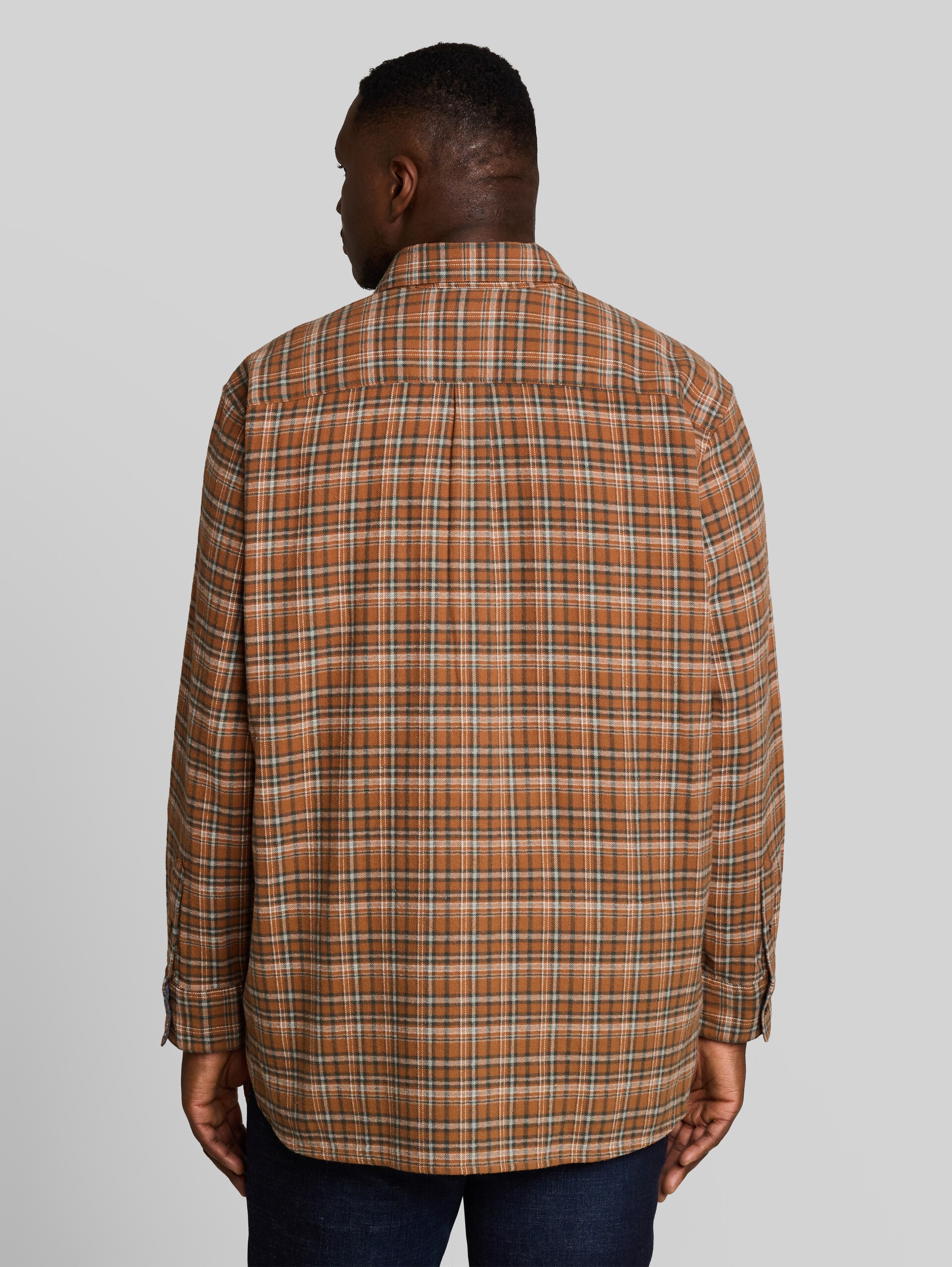 Plus Size - Flanell-Hemd mit Karomuster - brown orange based mint check - Auschnitt Model-Rückansicht
