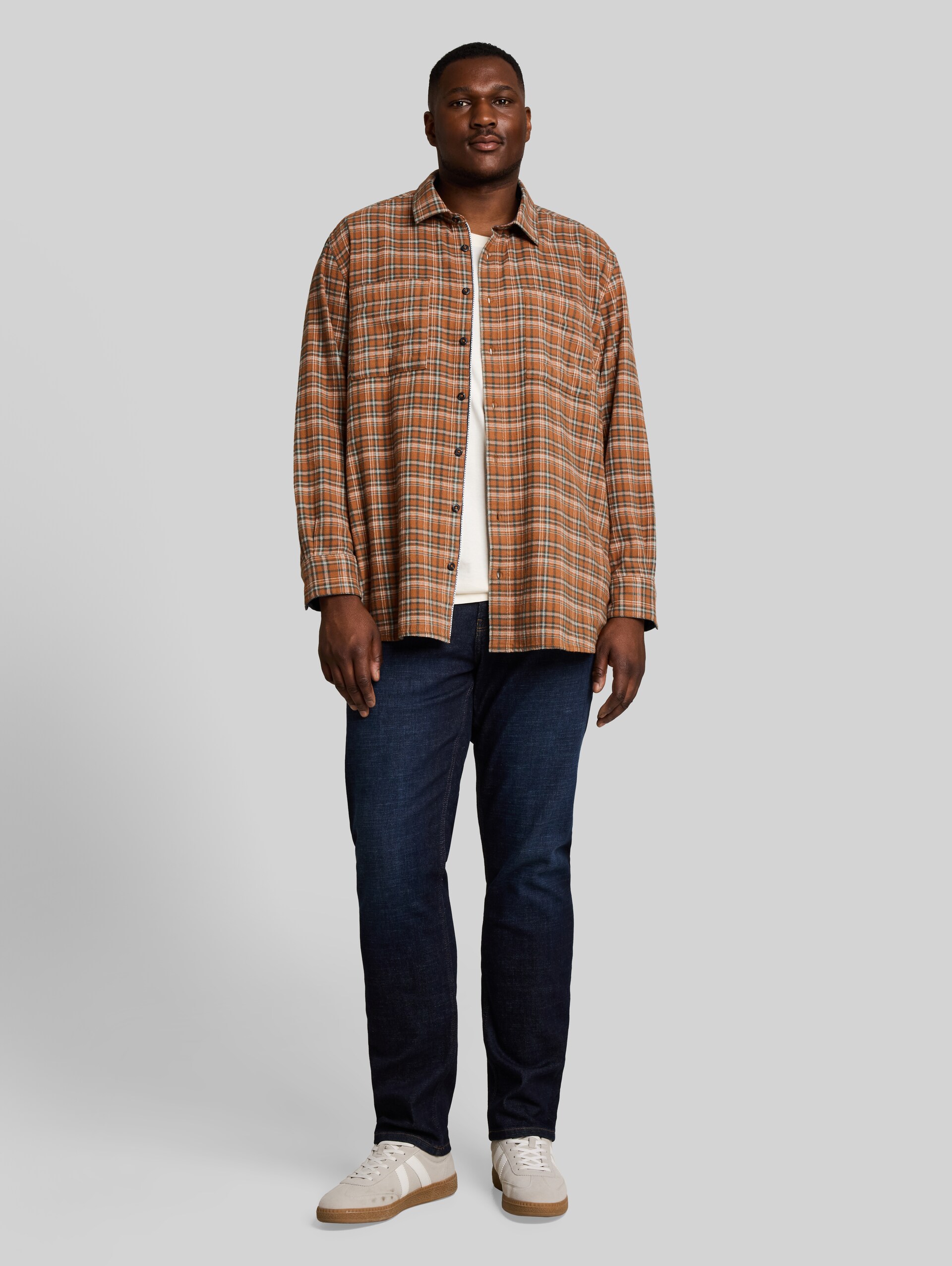 Plus Size - Flanell-Hemd mit Karomuster - brown orange based mint check - Model-Vorderansicht
