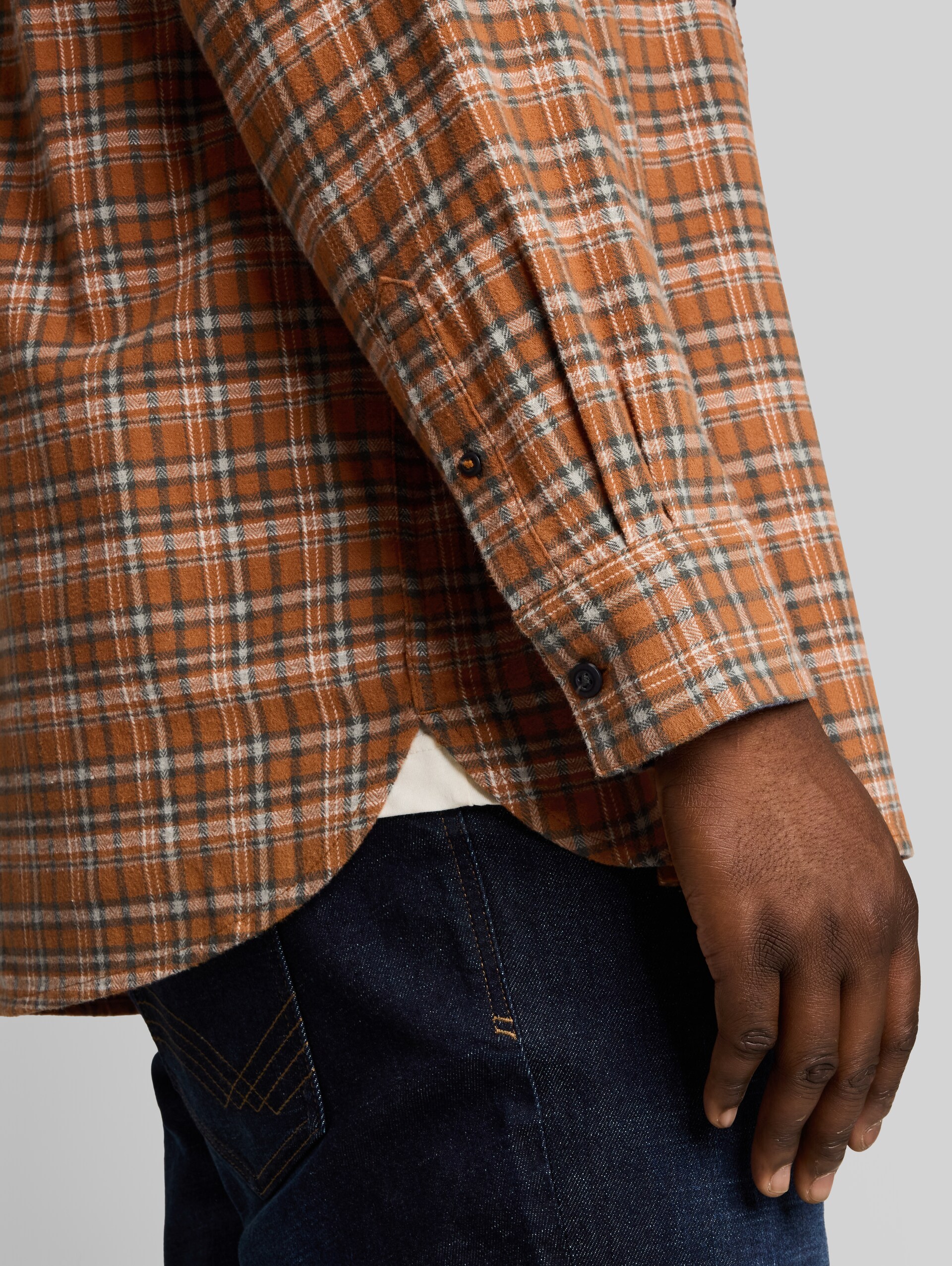 Plus Size - Flanell-Hemd mit Karomuster - brown orange based mint check - Detail-Model-Ansicht