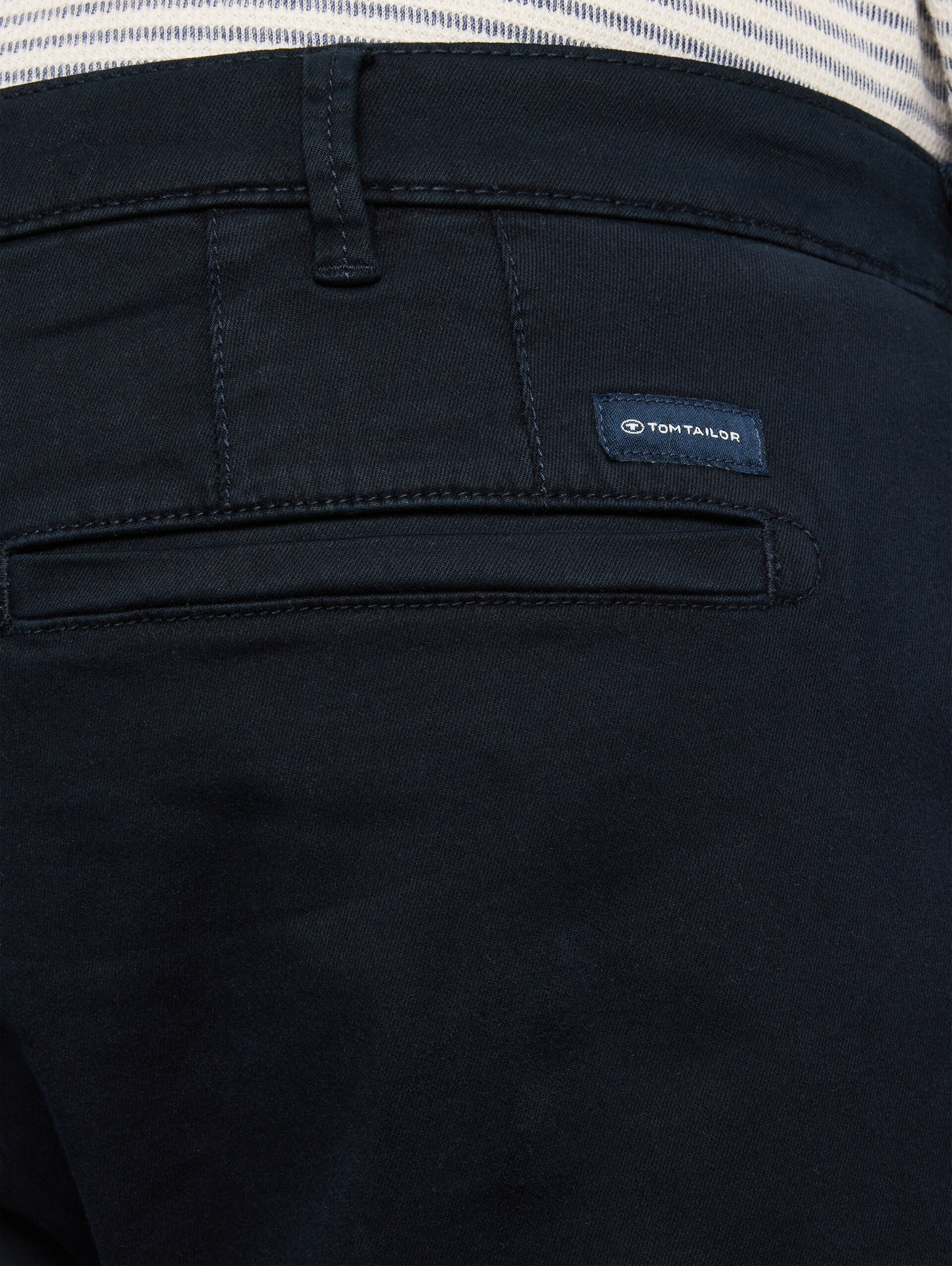 Plus Size - Chino met normale pasvorm in gewassen look - sky captain blue - Detailaanzicht model