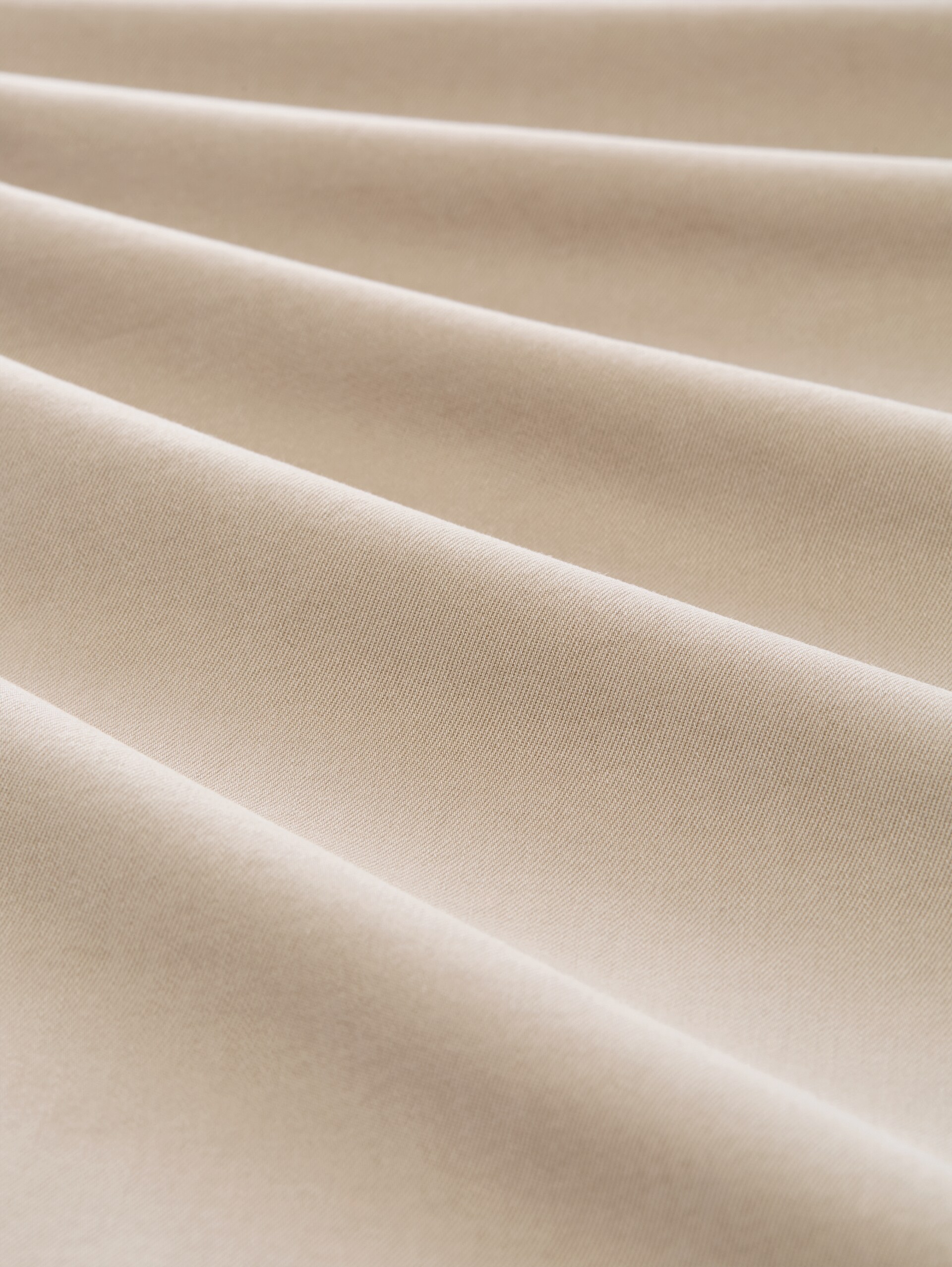 Plus Size - Chino met normale pasvorm in gewassen look - plaza beige - Materiaalweergave