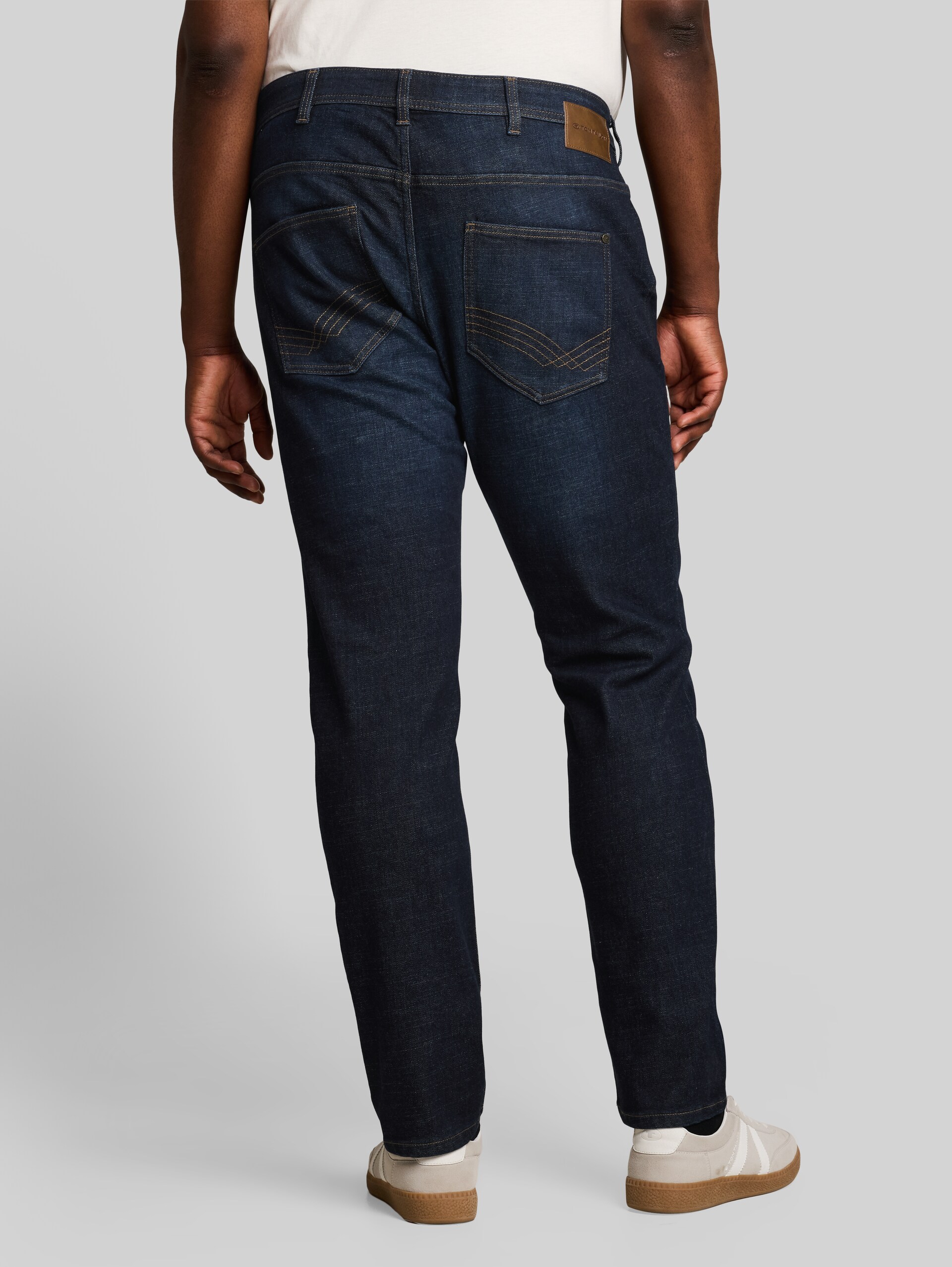 Plus Size - TTPLUS REGULAR Jeans - Rinsed Blue Denim - Auschnitt Model-Rückansicht
