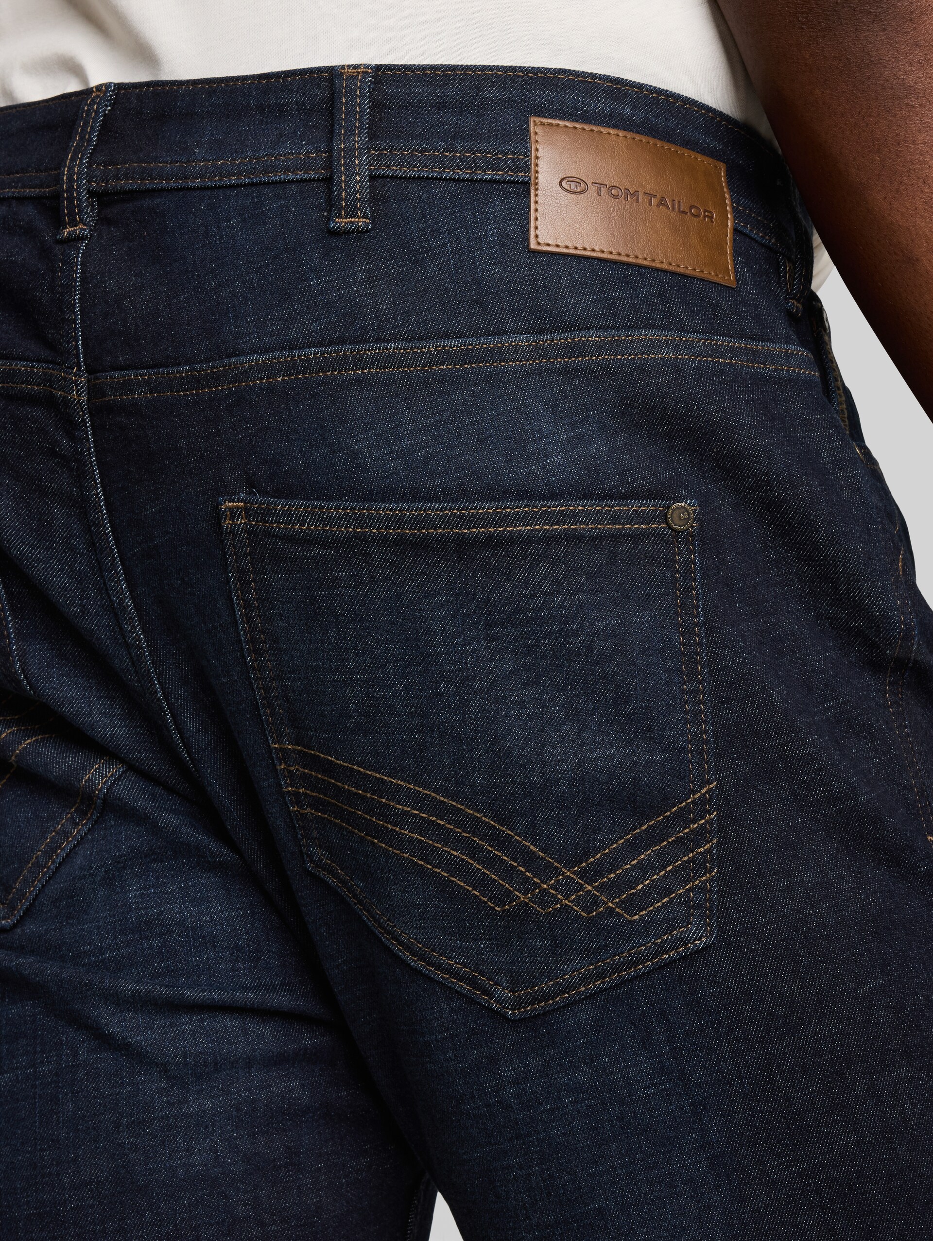 Plus Size - TTPLUS REGULAR Jeans - Rinsed Blue Denim - Detail-Model-Ansicht