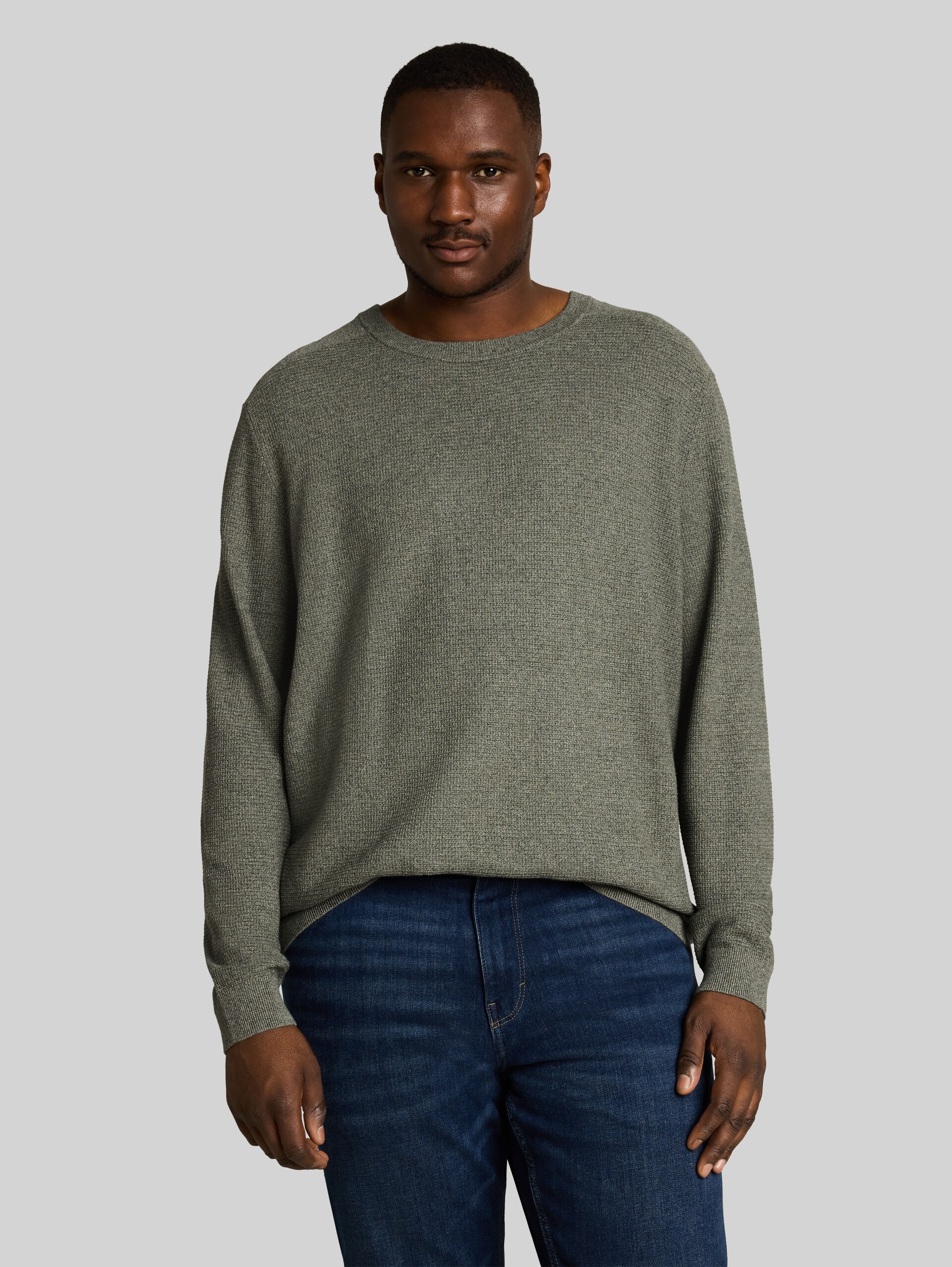 Plus Size - Strickpullover aus Baumwolle - mouline mint green - Ausschnitt Model-Vorderansicht