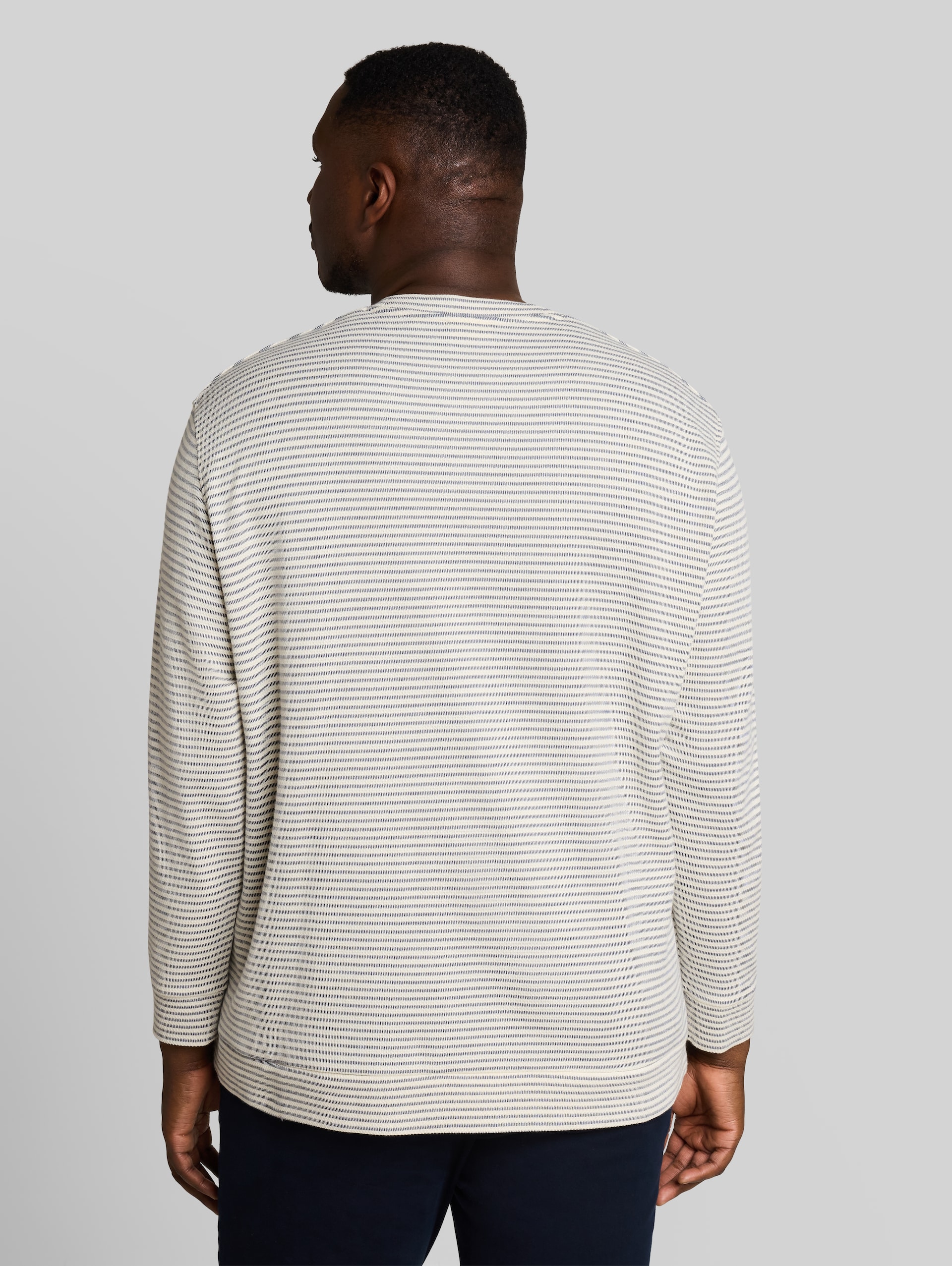 Plus Size - T-shirt à manches longues à rayures - offwhite structured stripe - Découpe Vue arrière du modèle