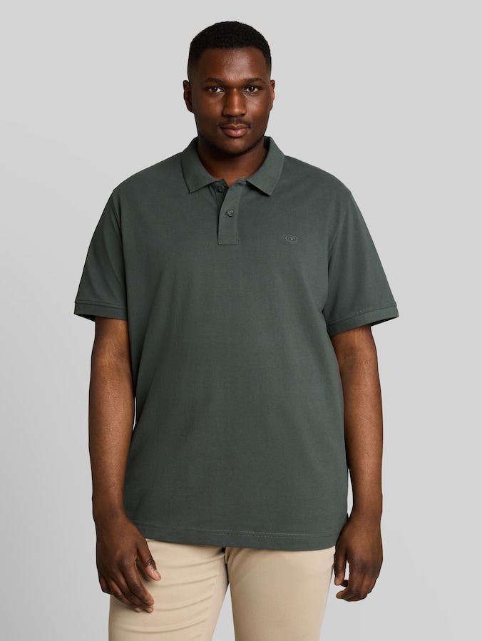 Plus Size - Piqué Poloshirt mit Logo-Stickerei von Men Plus Size, Darkest Olive