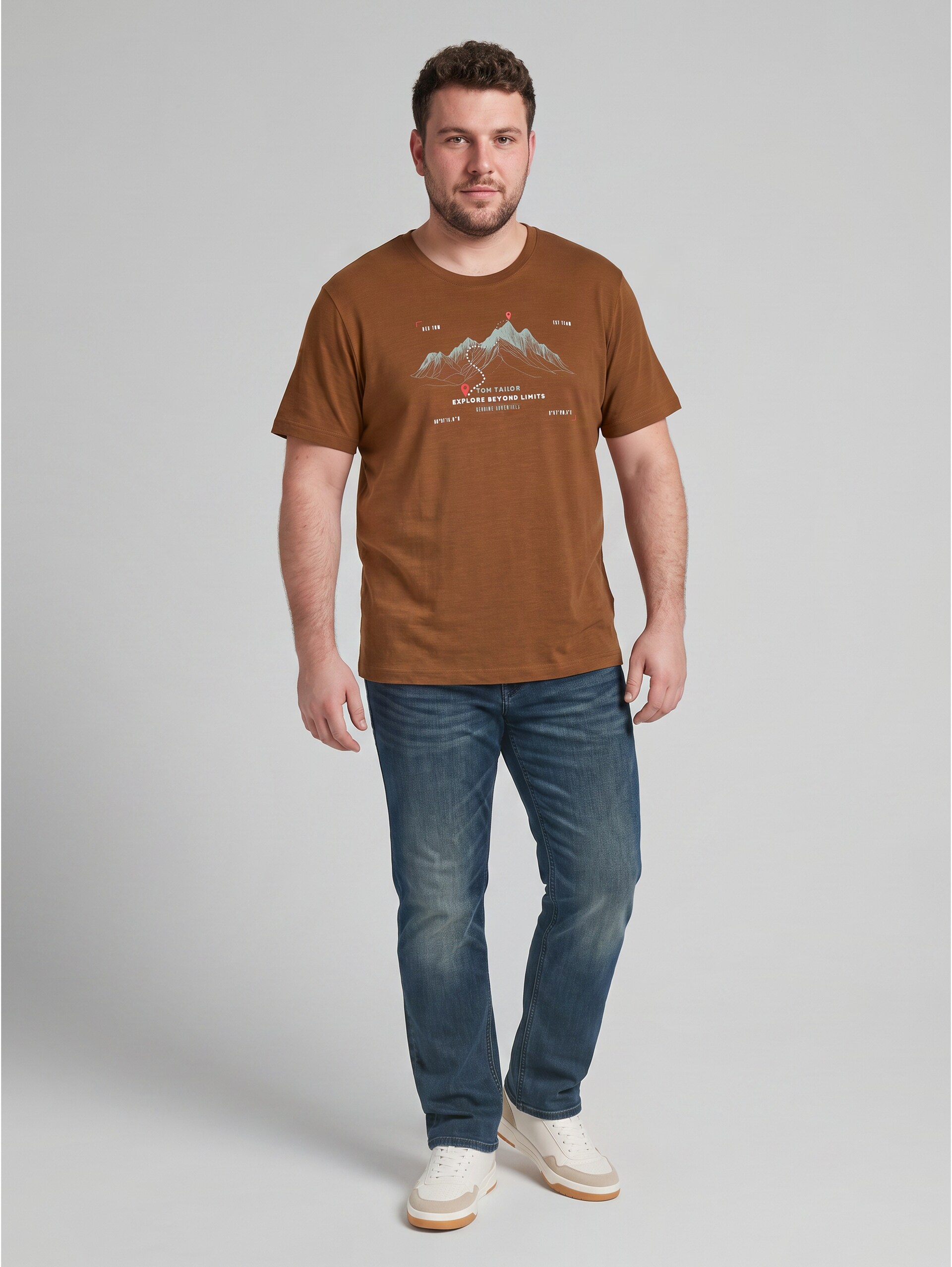 Plus - T-shirt with a print - brown olive injected stripe - Model front view