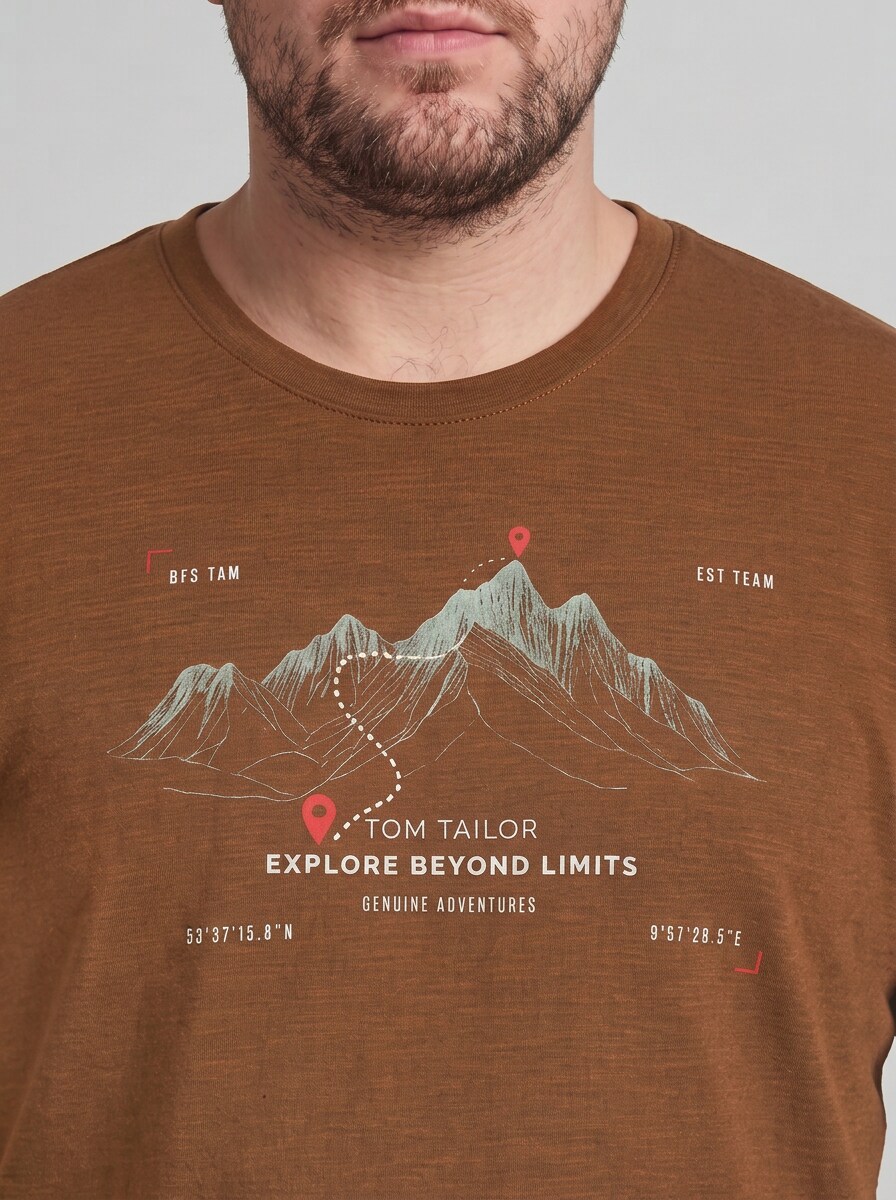 Plus - T-shirt with a print - brown olive injected stripe - Detail model view