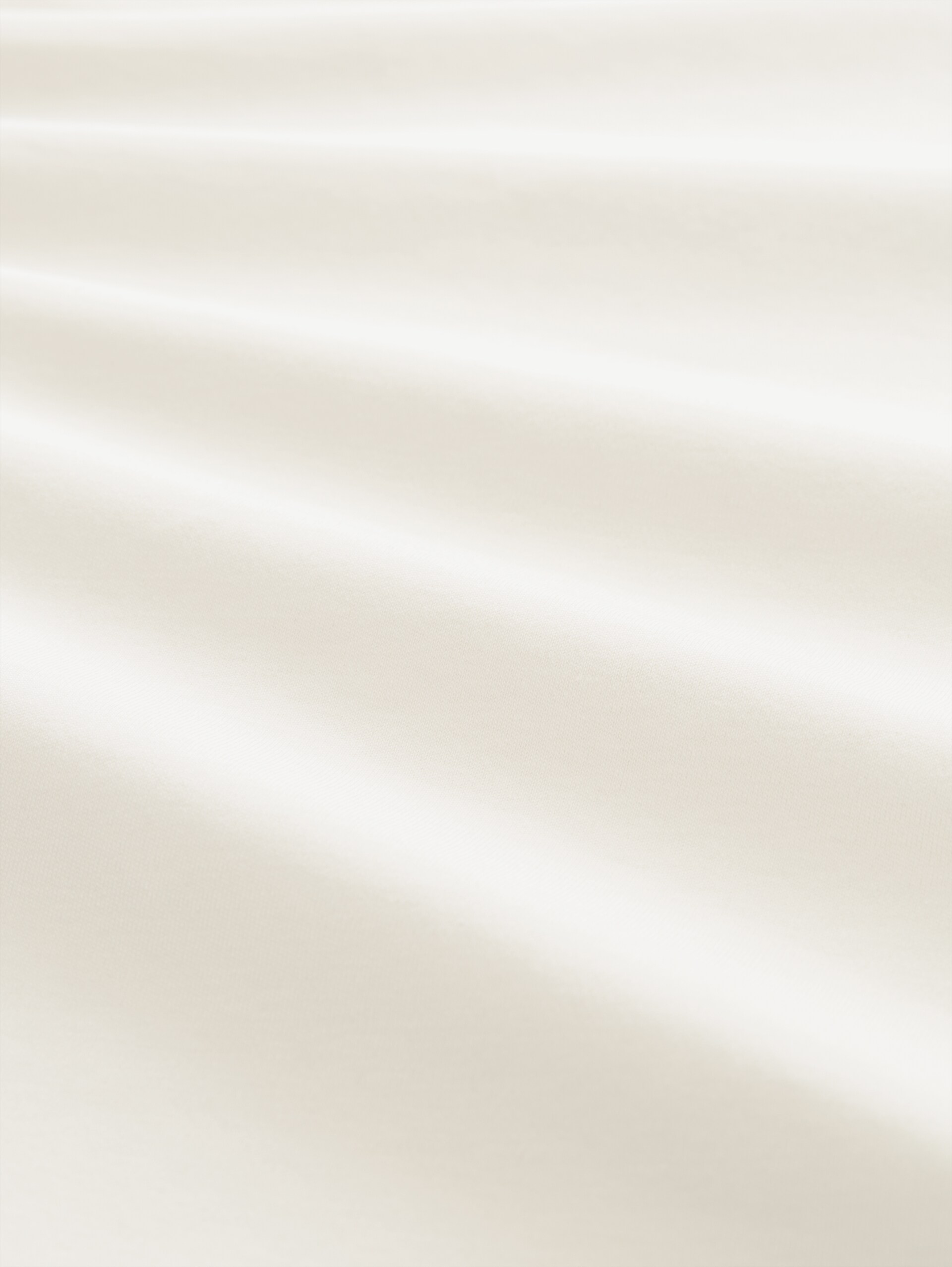 Plus Size - Rollkragenshirt mit Logo-Print - Gardenia White - Material-Ansicht