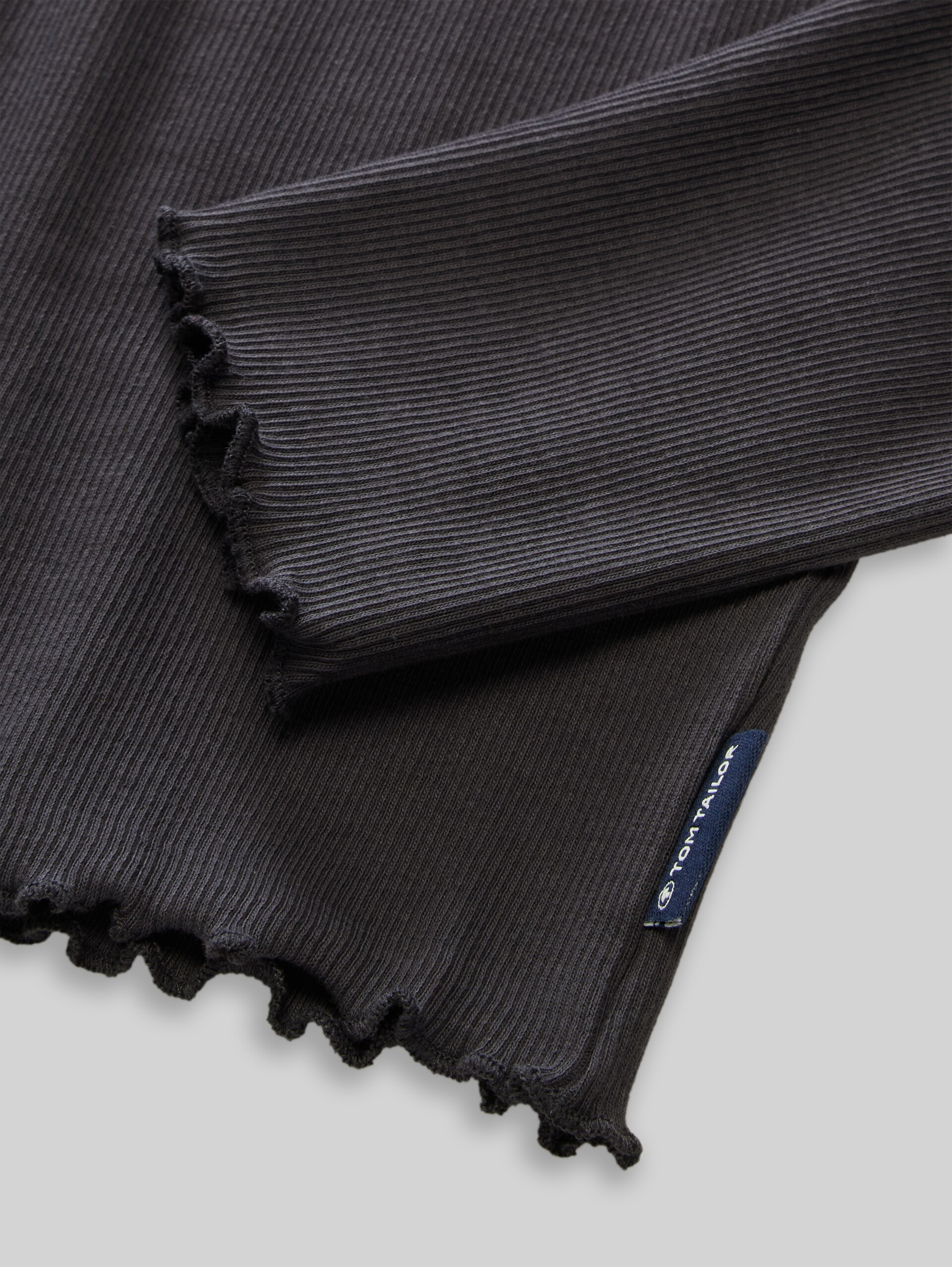 Cropped Shirt mit Rippstruktur - coal grey - Detail-Model-Ansicht