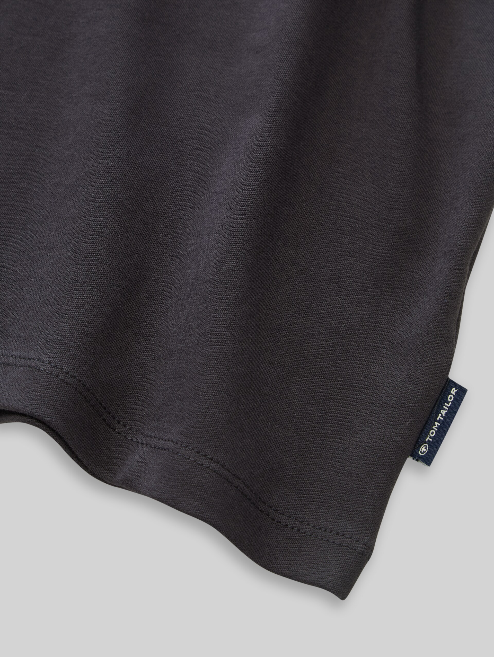 Basic T-Shirt - coal grey - Detail-Model-Ansicht